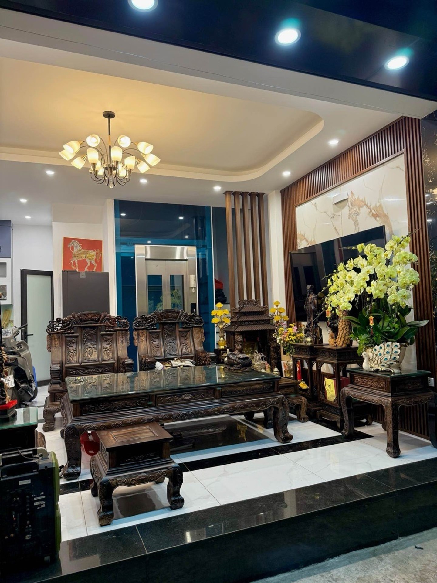 Bán nhà Hai Bà Trưng - diện tích 36m2 5 tầng - Ô TÔ ĐỖ CỬA - giá 13,75 tỷ