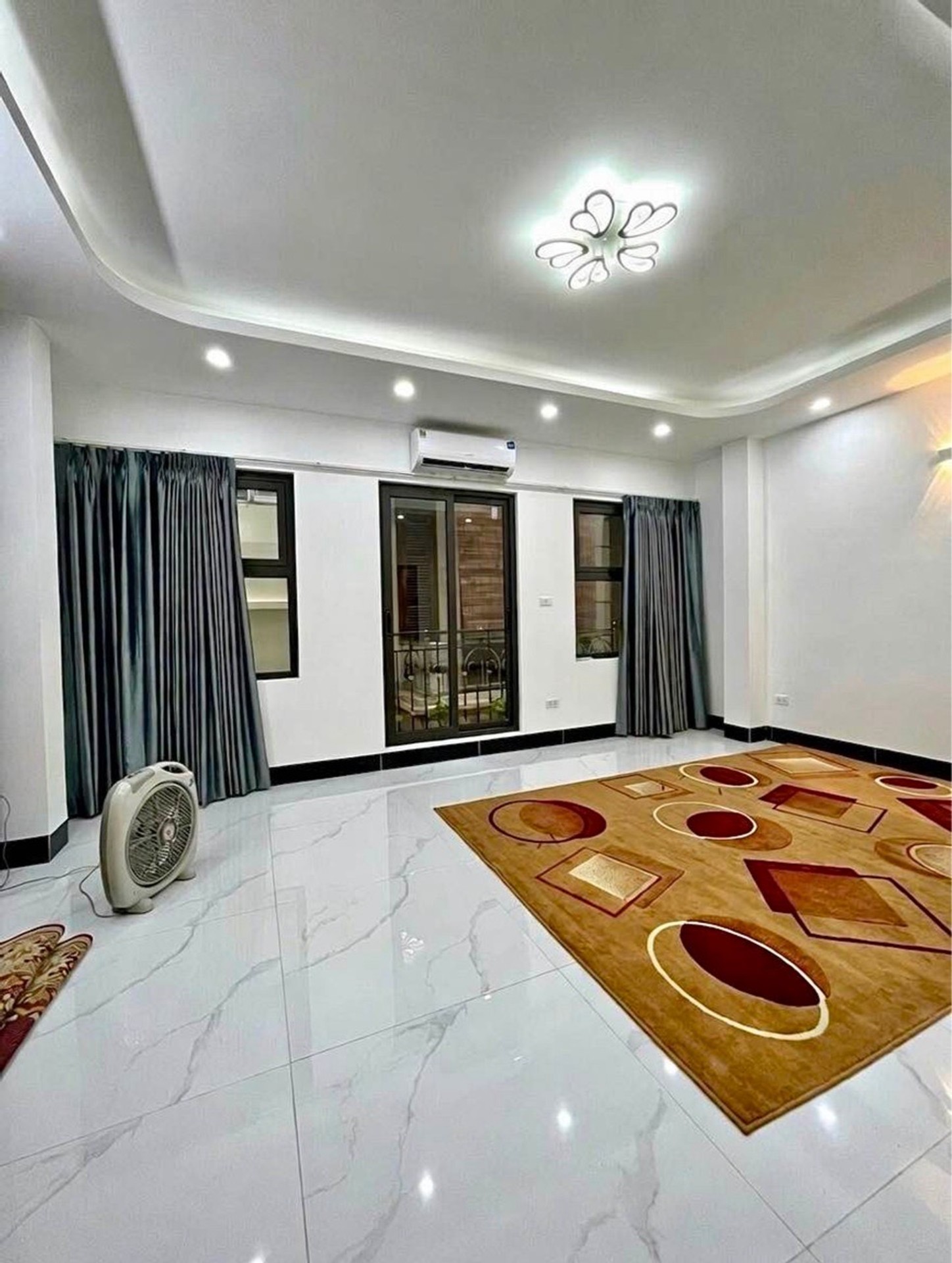 Bán nhà Hai Bà Trưng - diện tích 36m2 5 tầng - Ô TÔ ĐỖ CỬA - giá 13,75 tỷ