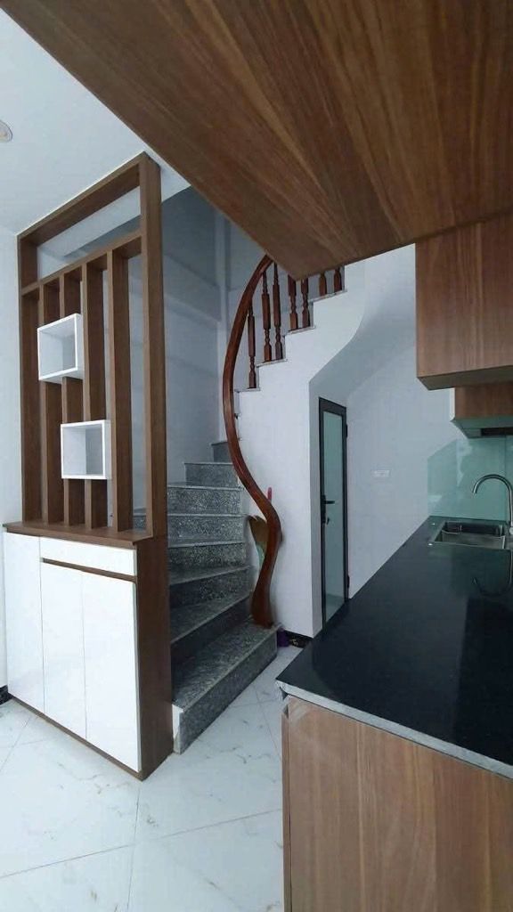 Bán nhà Thịnh Liệt - diện tích 25m2 5 tầng - Ô tô đỗ cửa - giá 6 tỷ