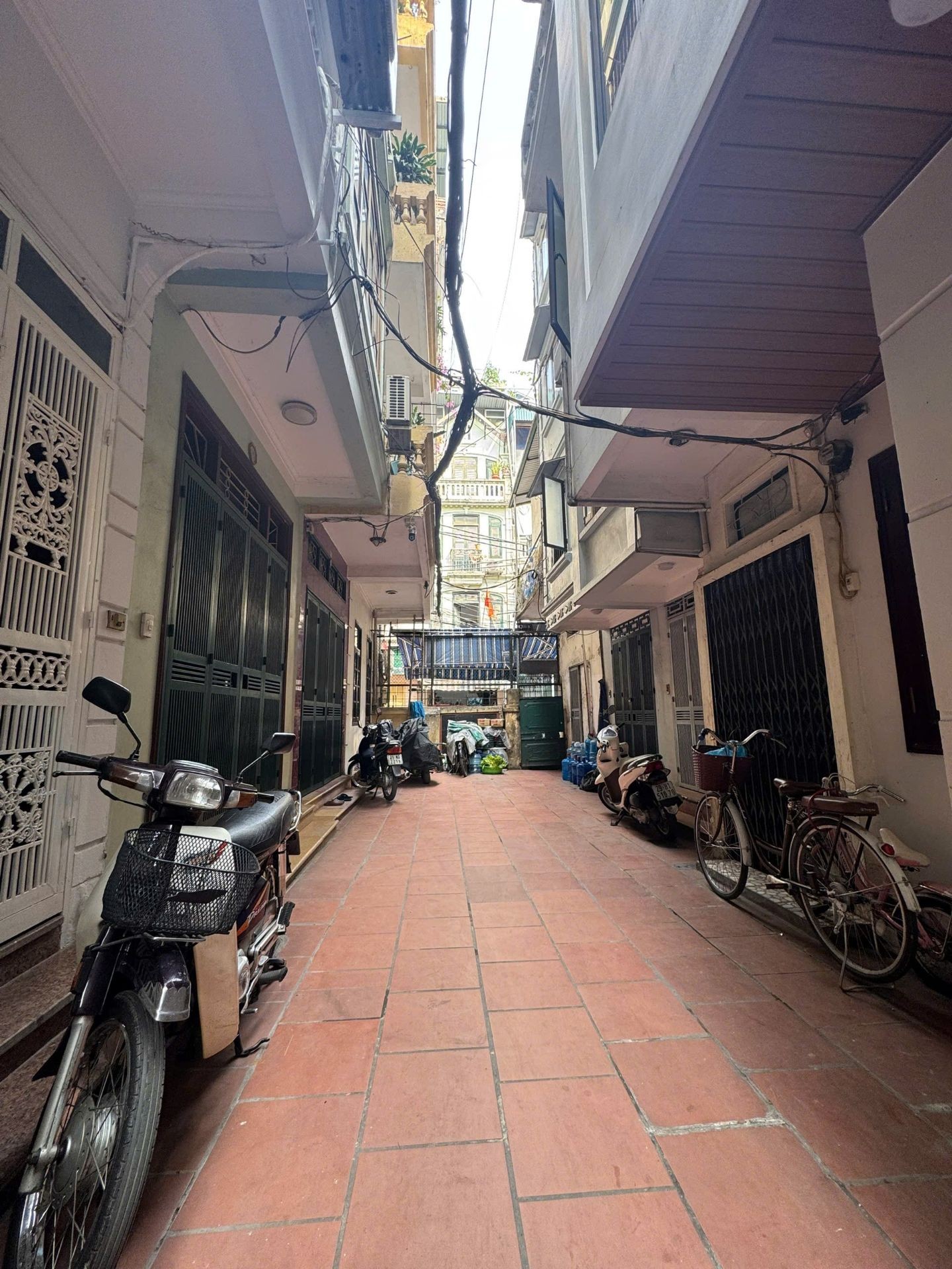 Bán nhà Nguyễn Chính - diện tích 34m2 3 tầng - Nhà dẫn xây, gần phố - giá 9,9 tỷ
