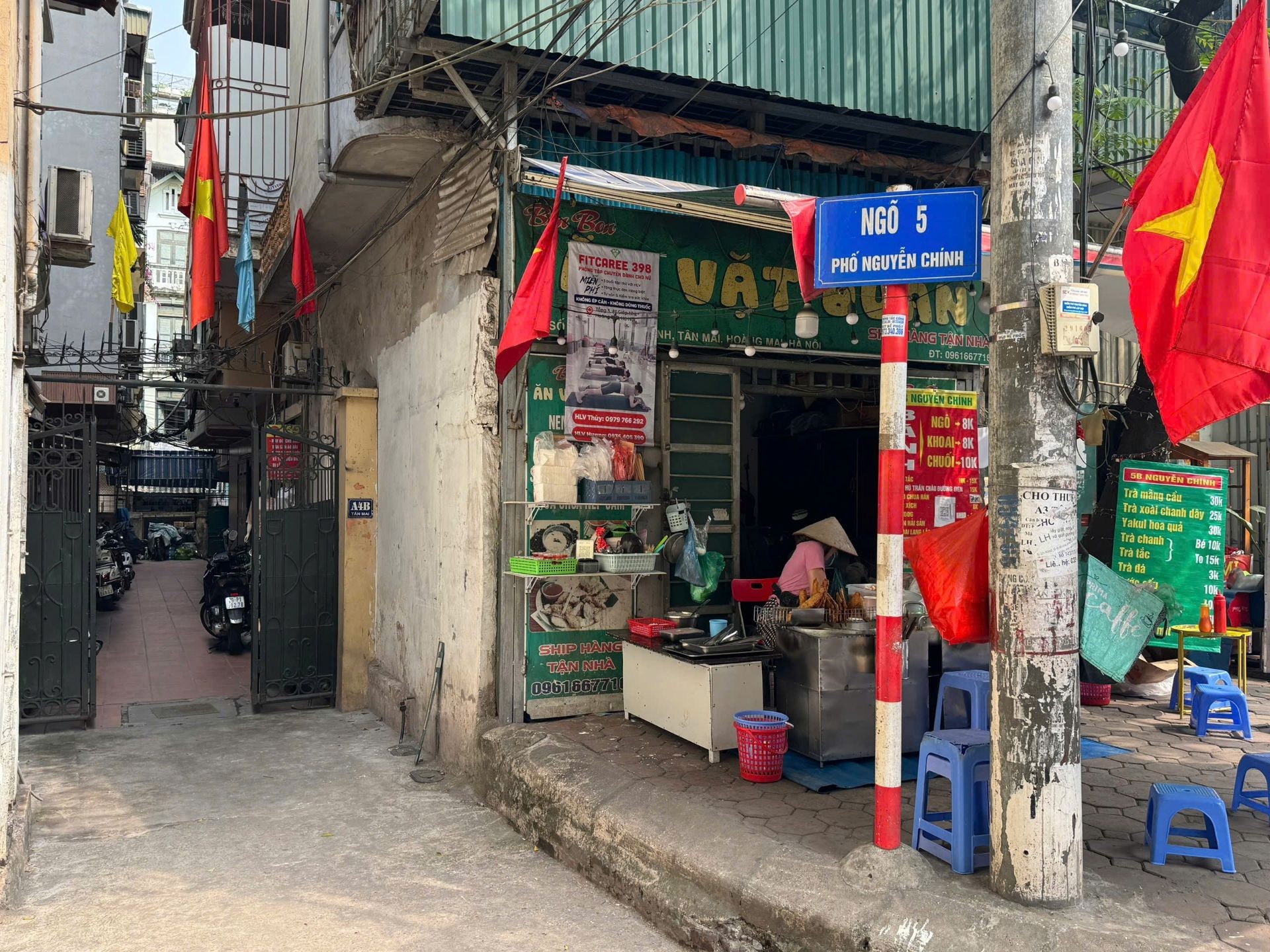 Bán nhà Nguyễn Chính - diện tích 34m2 3 tầng - Nhà dẫn xây, gần phố - giá 9,9 tỷ
