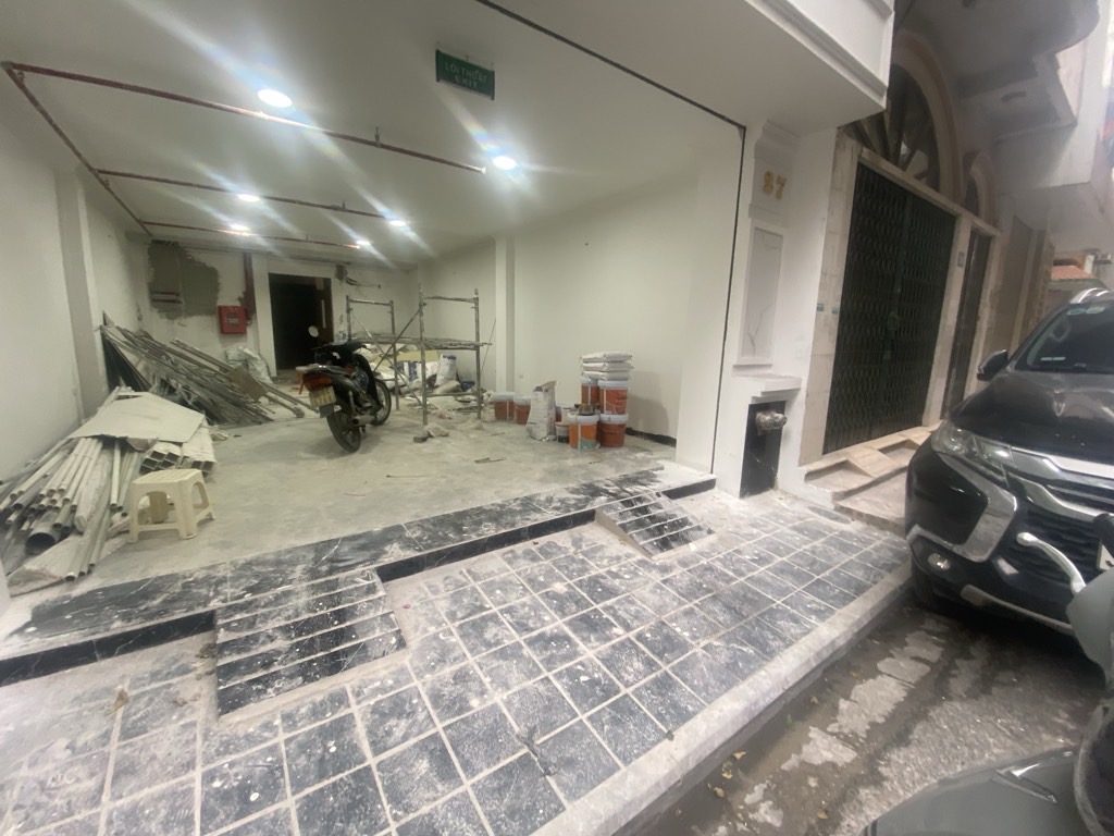 Bán nhà Nguyên Hồng - diện tích 52.5m2 9 tầng - ô tô tránh - giá 42 tỷ