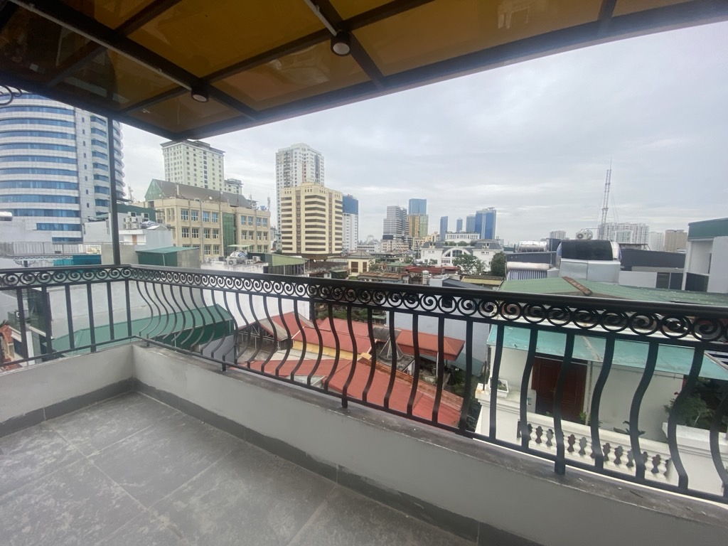 Bán nhà Nguyên Hồng - diện tích 52.5m2 9 tầng - ô tô tránh - giá 42 tỷ