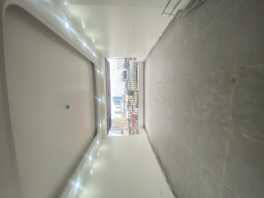 Bán nhà Nguyên Hồng - diện tích 52.5m2 9 tầng - ô tô tránh - giá 42 tỷ