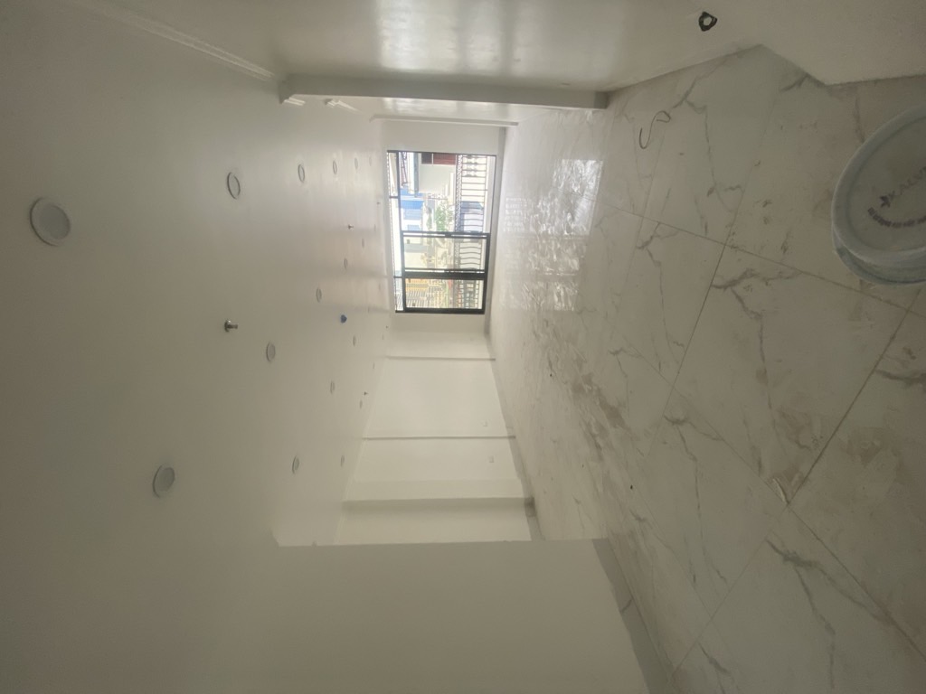 Bán nhà Nguyên Hồng - diện tích 52.5m2 9 tầng - ô tô tránh - giá 42 tỷ