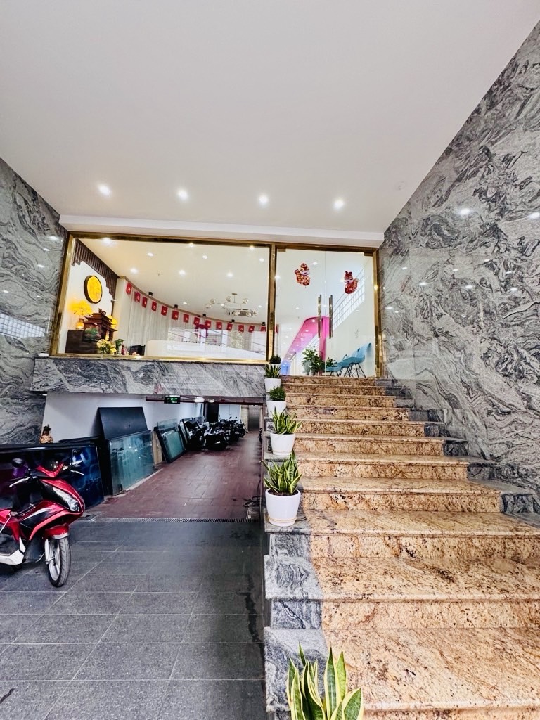 Bán nhà Nguyễn Chính - diện tích 176m2 8 tầng - Lô góc 3 mặt thoáng - giá 70 tỷ