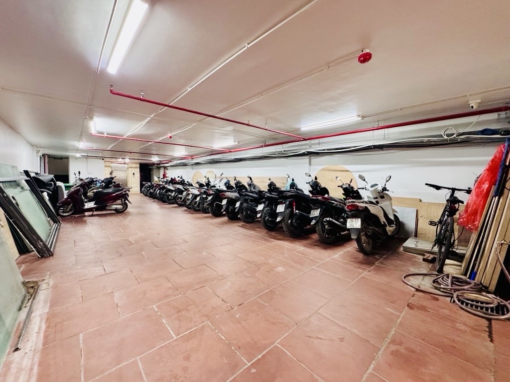 Bán nhà Nguyễn Chính - diện tích 176m2 8 tầng - Lô góc 3 mặt thoáng - giá 70 tỷ