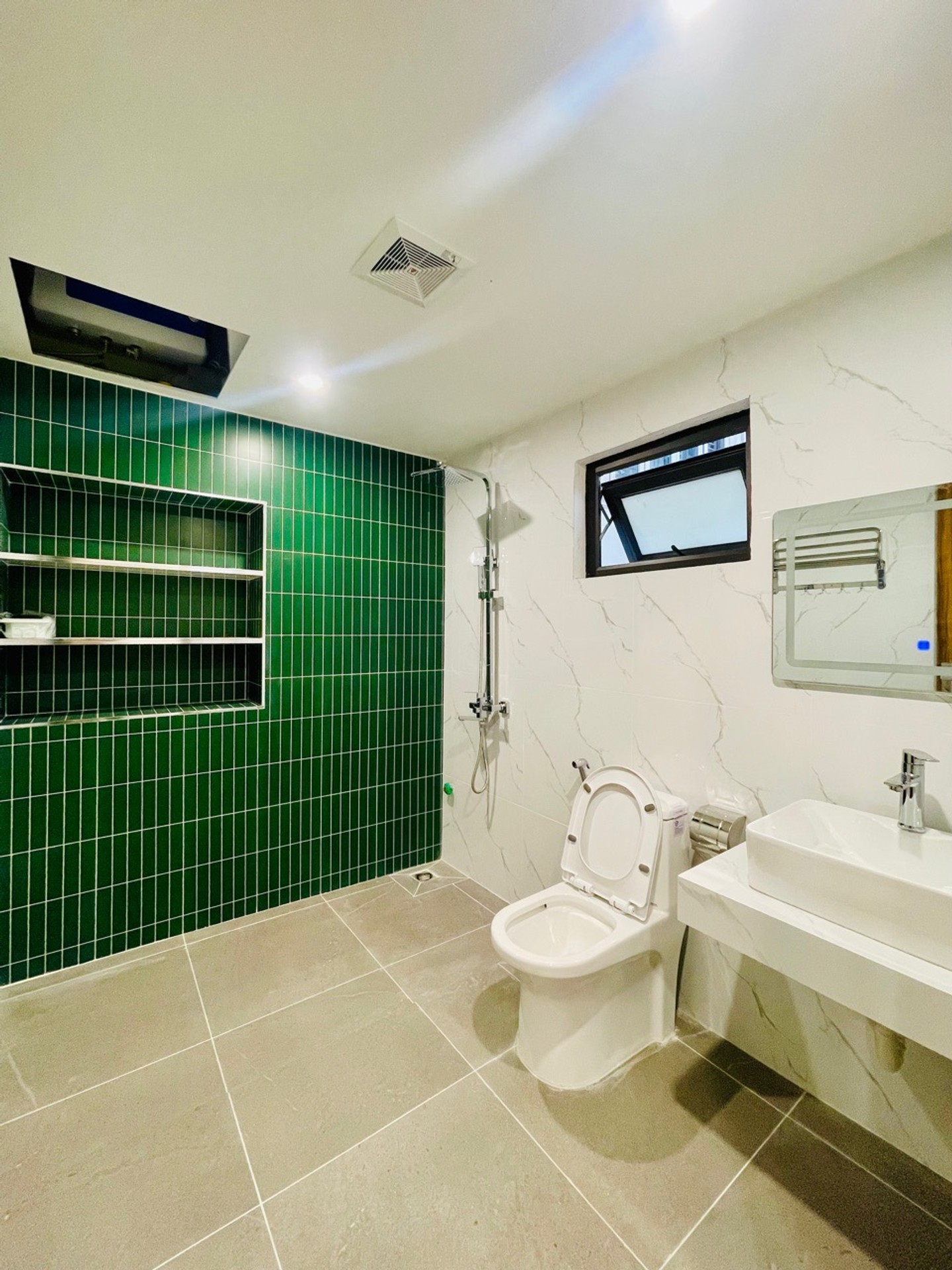 Bán nhà Đông Thiên - diện tích 23m2 5 tầng - gần ô tô - giá 6,5 tỷ