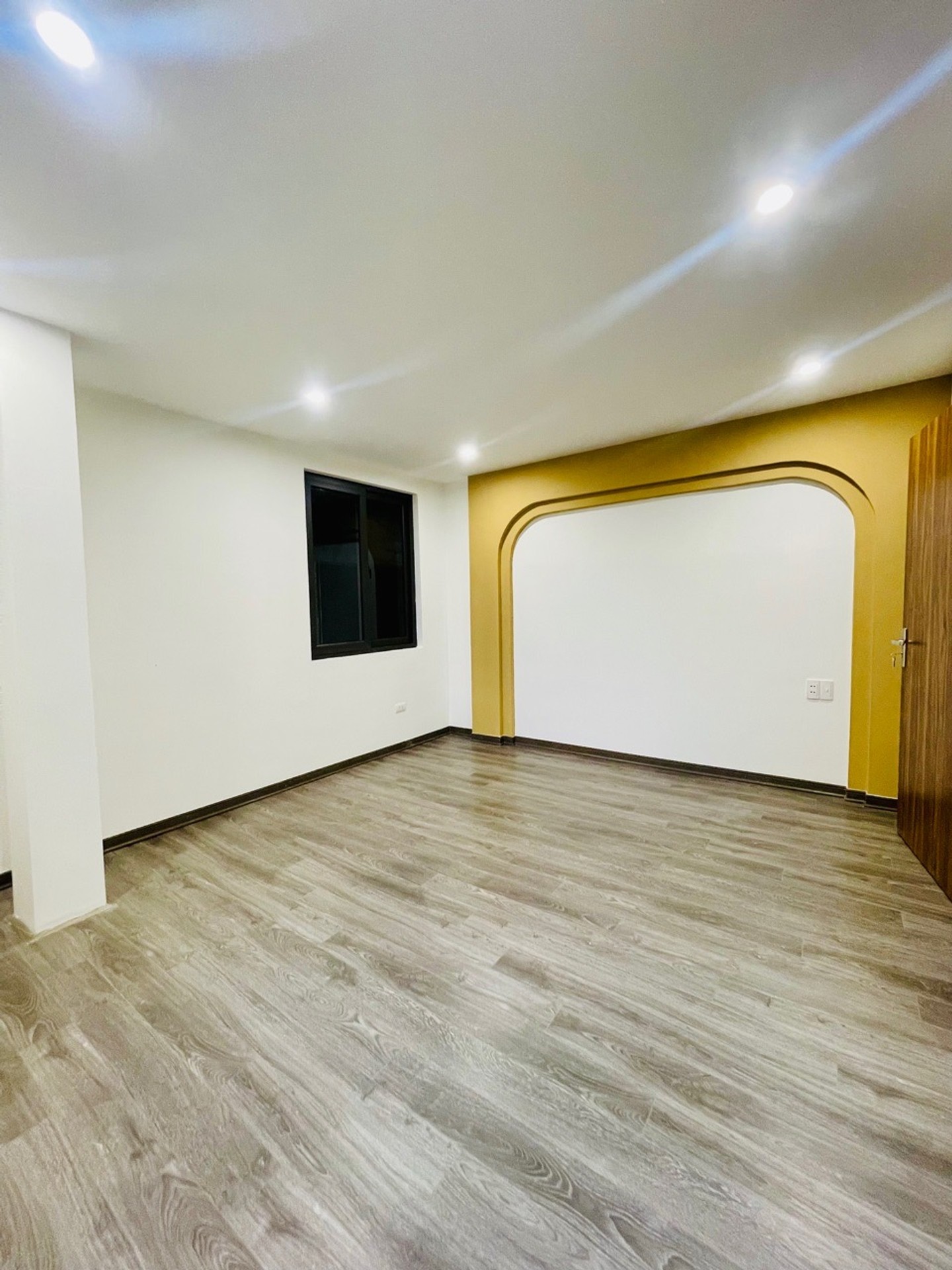 Bán nhà Đông Thiên - diện tích 23m2 5 tầng - gần ô tô - giá 6,5 tỷ