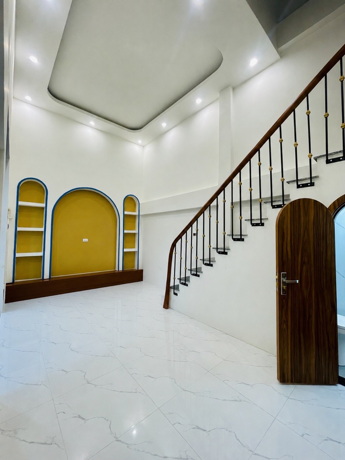 Bán nhà Đông Thiên - diện tích 23m2 5 tầng - gần ô tô - giá 6,5 tỷ