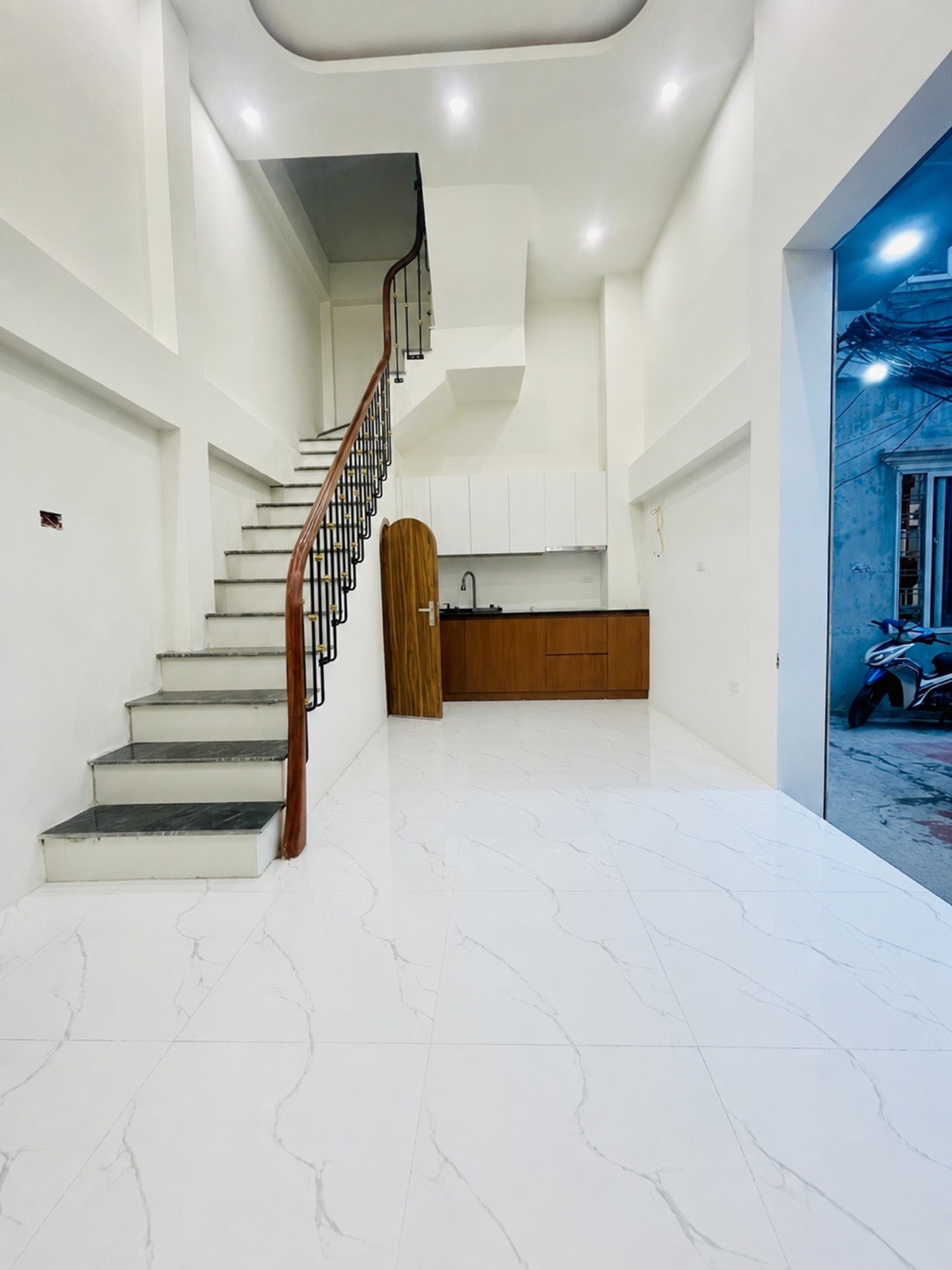 Bán nhà Đông Thiên - diện tích 23m2 5 tầng - gần ô tô - giá 6,5 tỷ