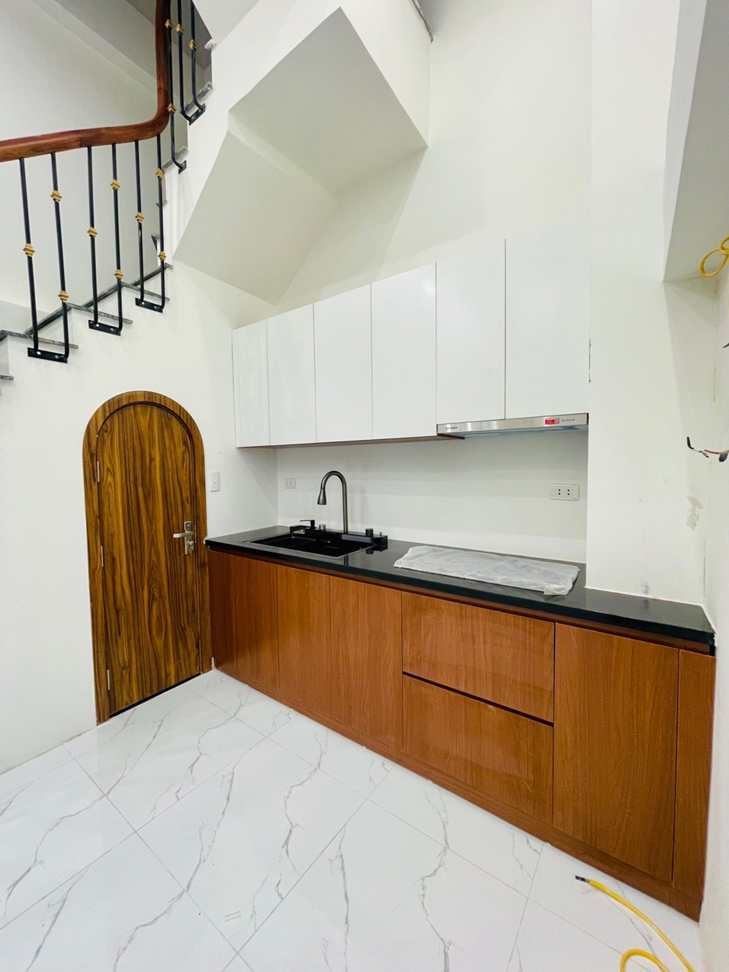 Bán nhà Đông Thiên - diện tích 23m2 5 tầng - gần ô tô - giá 6,5 tỷ