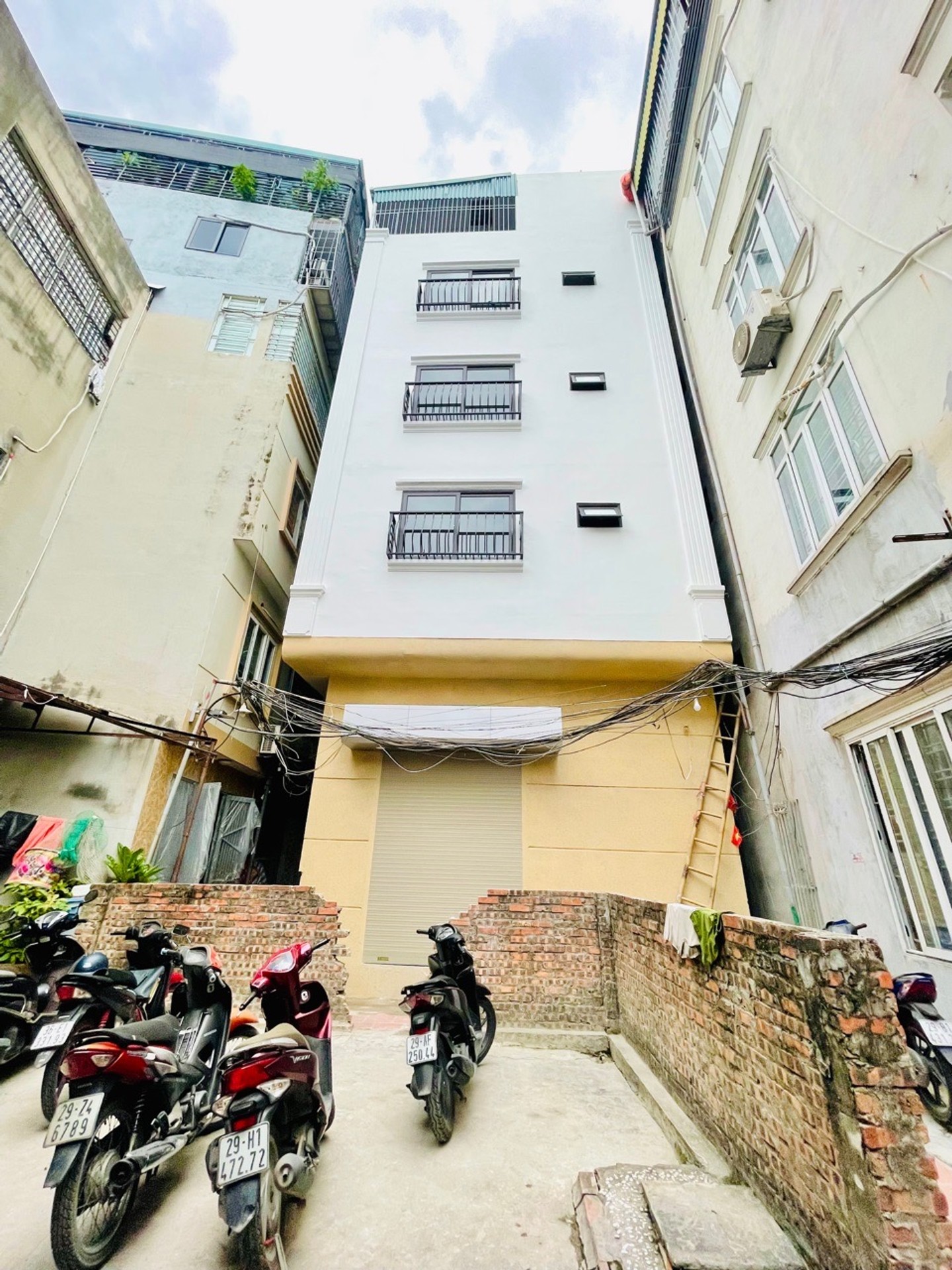 Bán nhà Đông Thiên - diện tích 23m2 5 tầng - gần ô tô - giá 6,5 tỷ