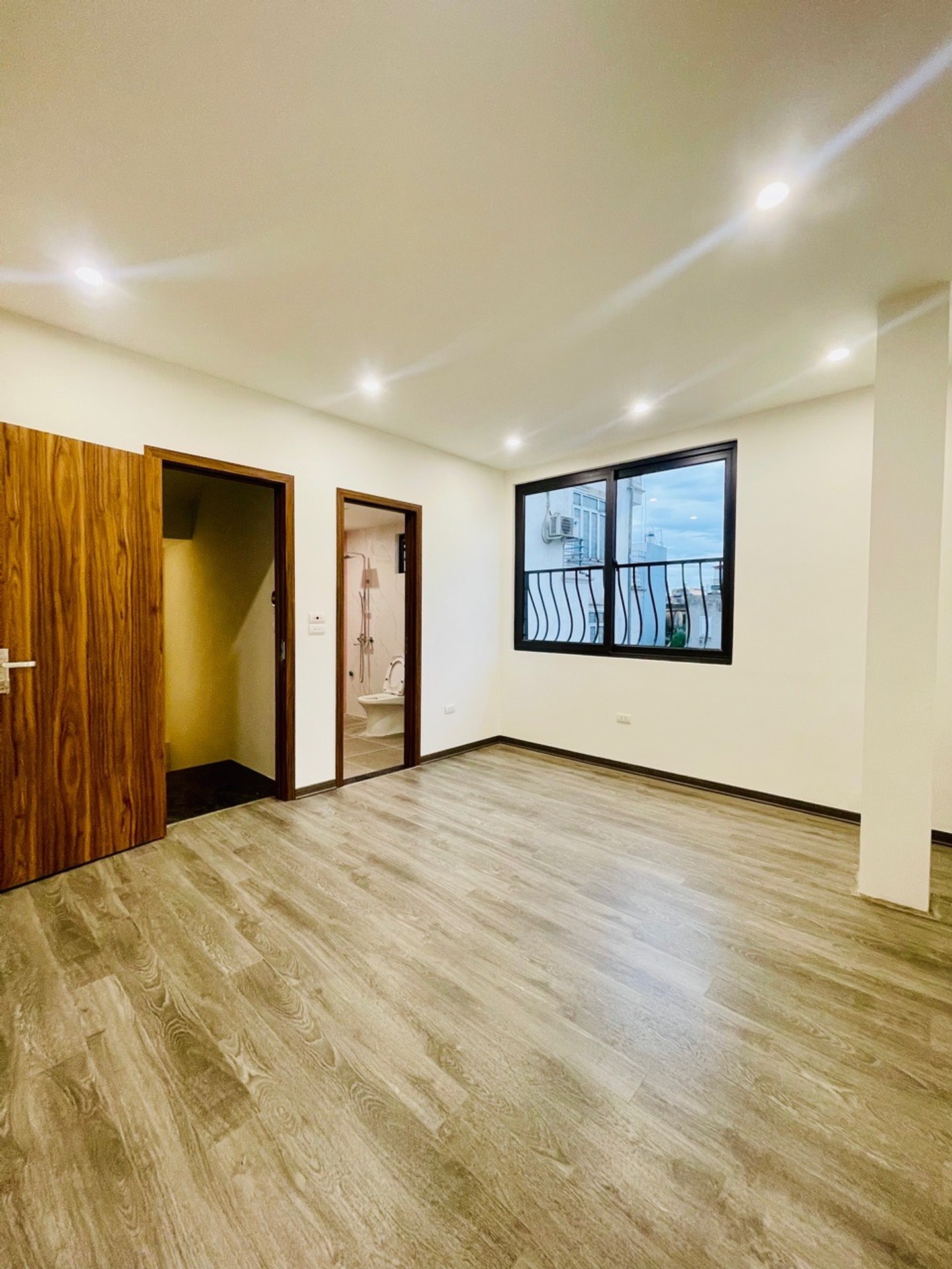 Bán nhà Đông Thiên - diện tích 23m2 5 tầng - gần ô tô - giá 6,5 tỷ