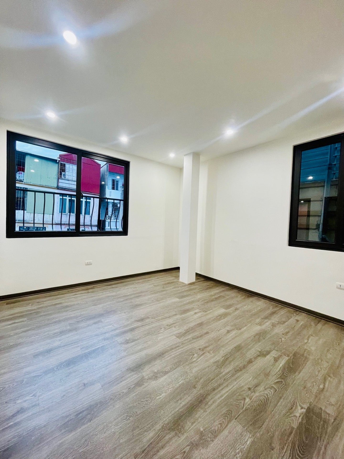 Bán nhà Đông Thiên - diện tích 23m2 5 tầng - gần ô tô - giá 6,5 tỷ