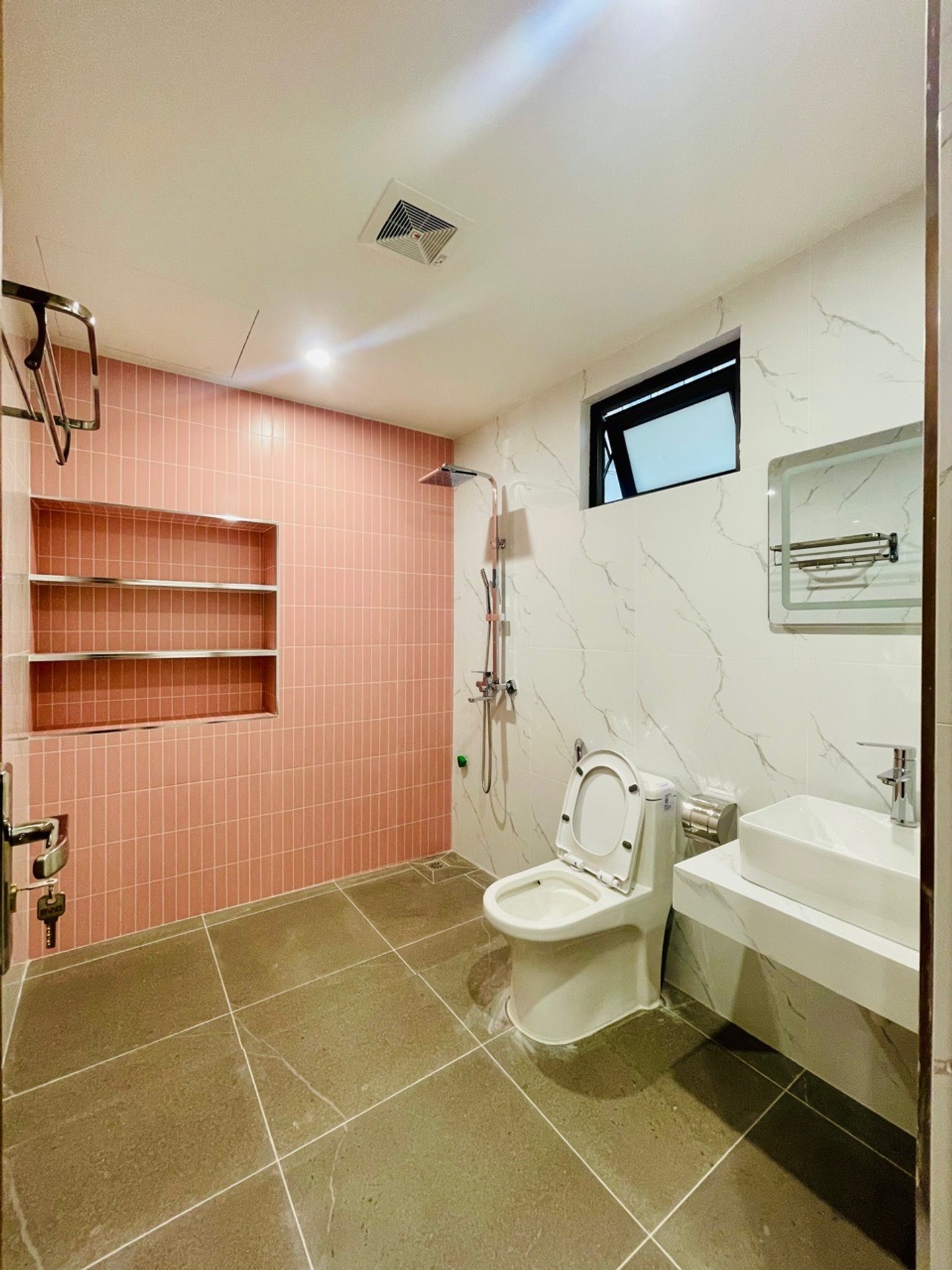 Bán nhà Đông Thiên - diện tích 23m2 5 tầng - gần ô tô - giá 6,5 tỷ