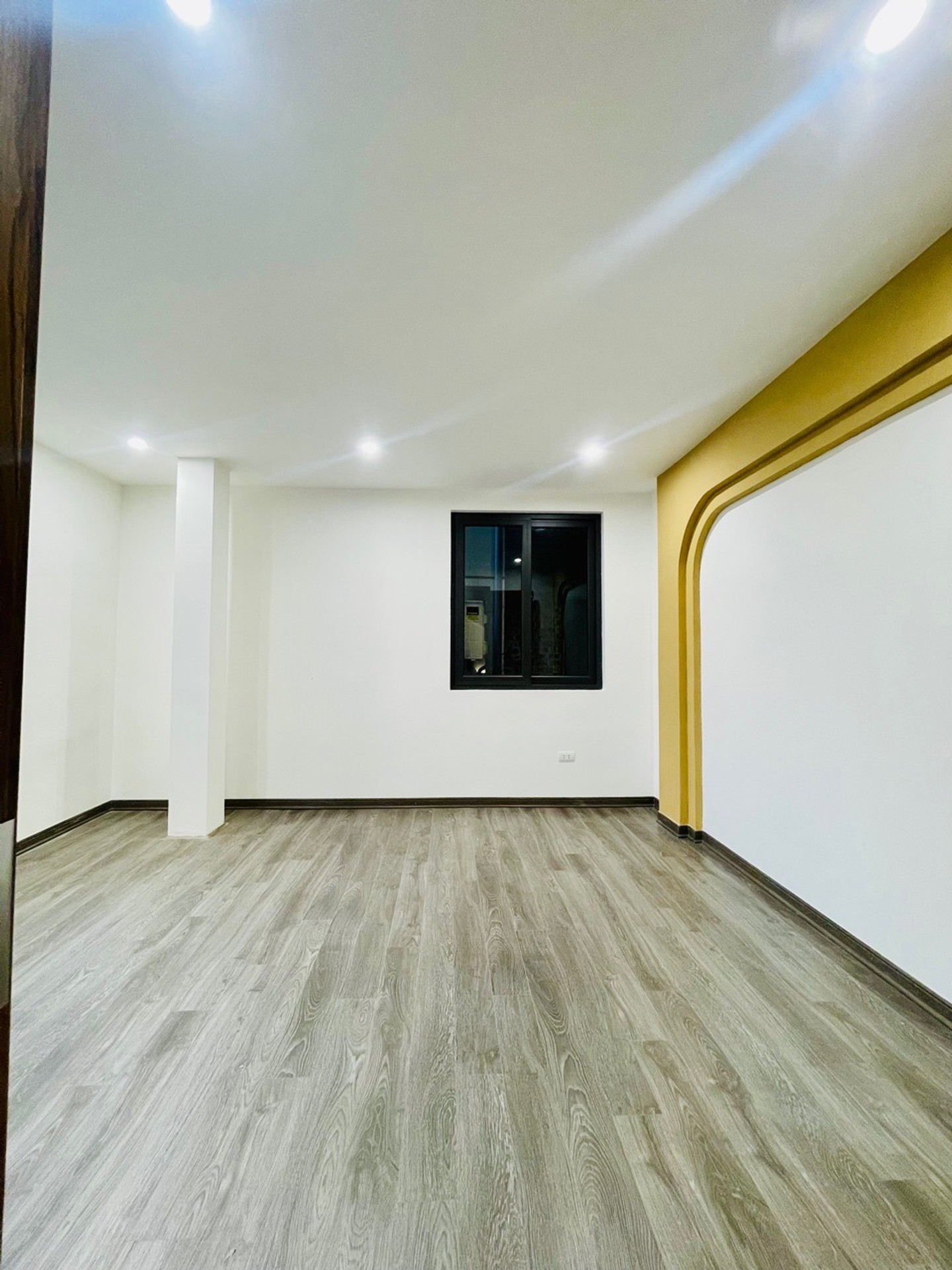 Bán nhà Đông Thiên - diện tích 23m2 5 tầng - gần ô tô - giá 6,5 tỷ