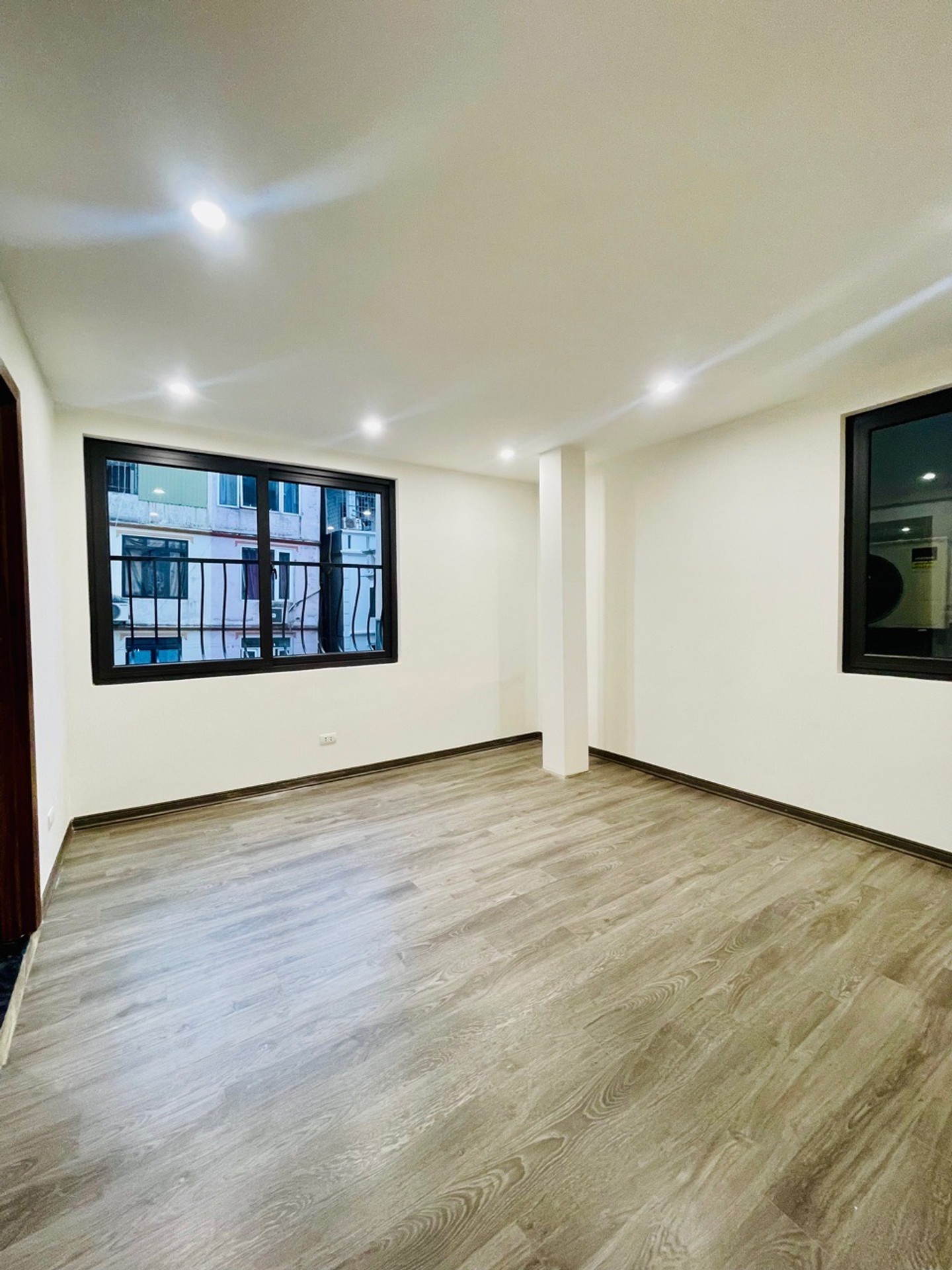 Bán nhà Đông Thiên - diện tích 23m2 5 tầng - gần ô tô - giá 6,5 tỷ