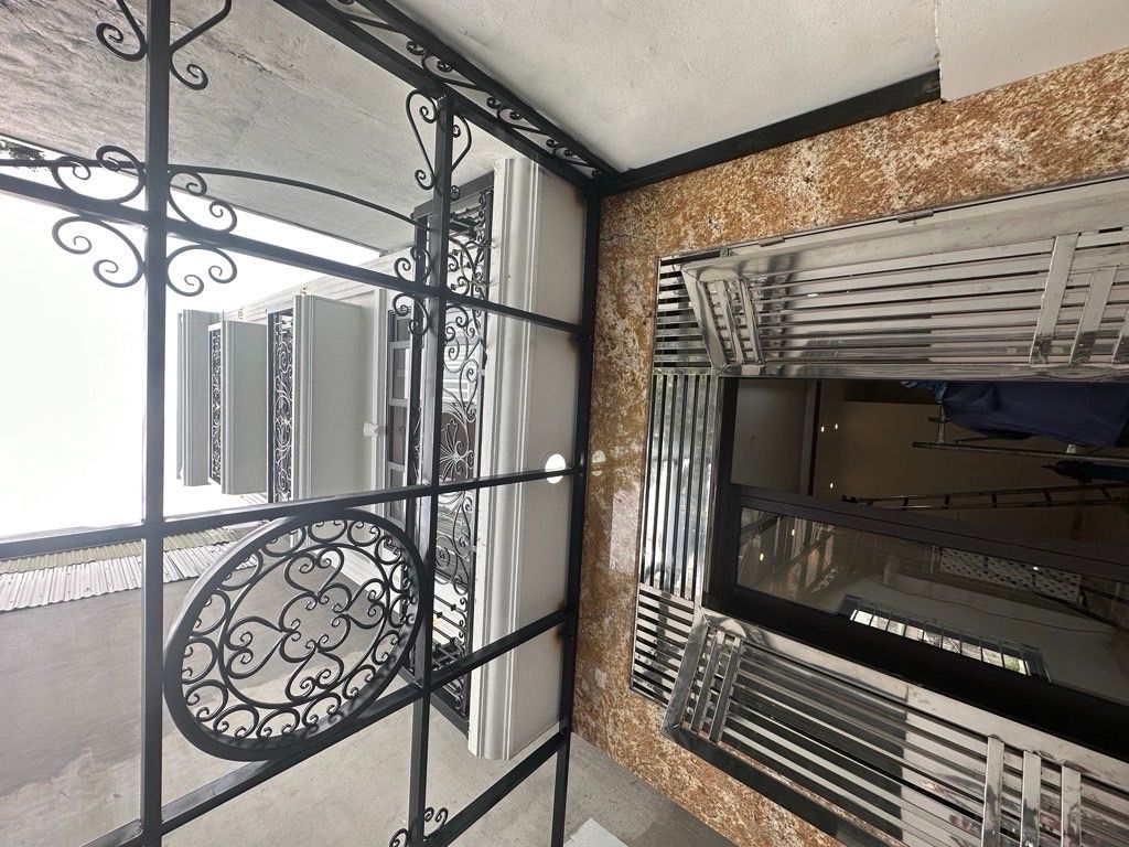 Bán nhà Nguyễn Khoái - diện tích 81m2 6 tầng - Thang máy, ngõ thông ô tô tránh - giá 14,9 tỷ