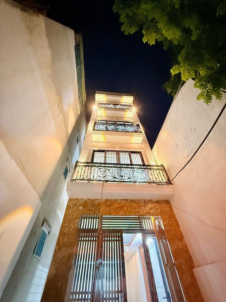 Bán nhà Nguyễn Khoái - diện tích 81m2 6 tầng - Thang máy, ngõ thông ô tô tránh - giá 14,9 tỷ