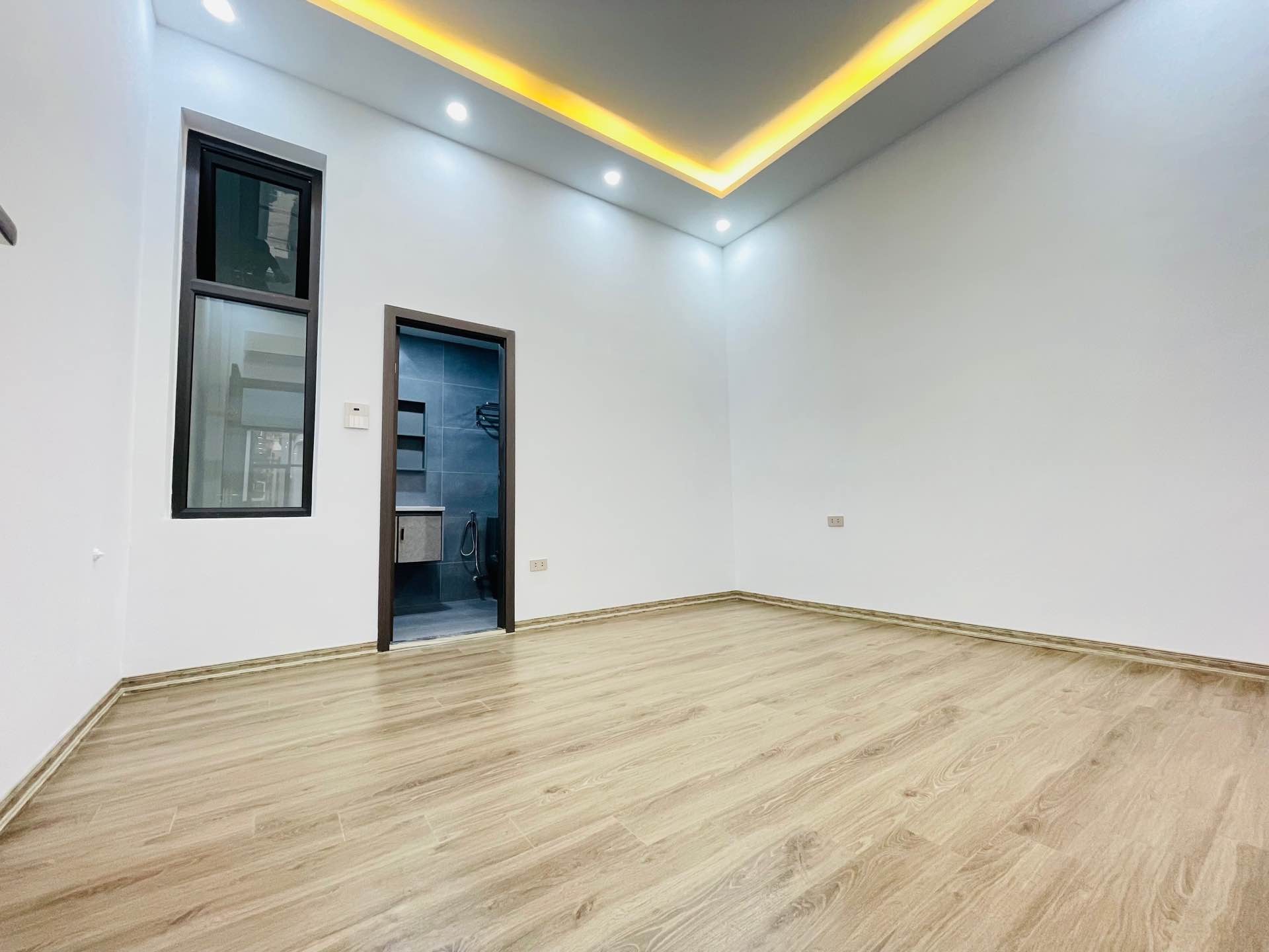 Bán nhà Tây Sơn - diện tích 65m2 5 tầng - ô tô tránh vào nhà - giá 25,7 tỷ