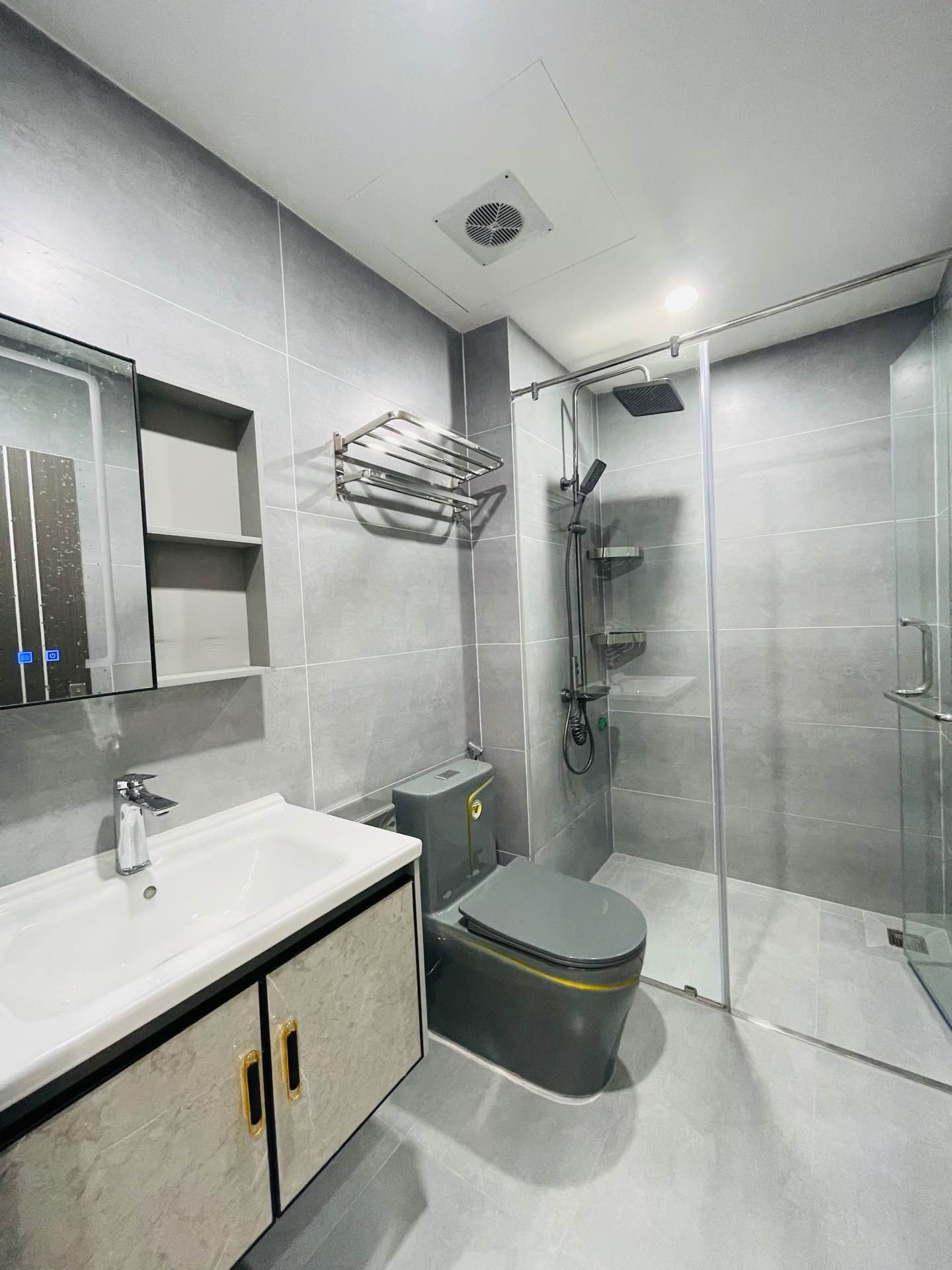 Bán nhà Tây Sơn - diện tích 65m2 5 tầng - ô tô tránh vào nhà - giá 25,7 tỷ