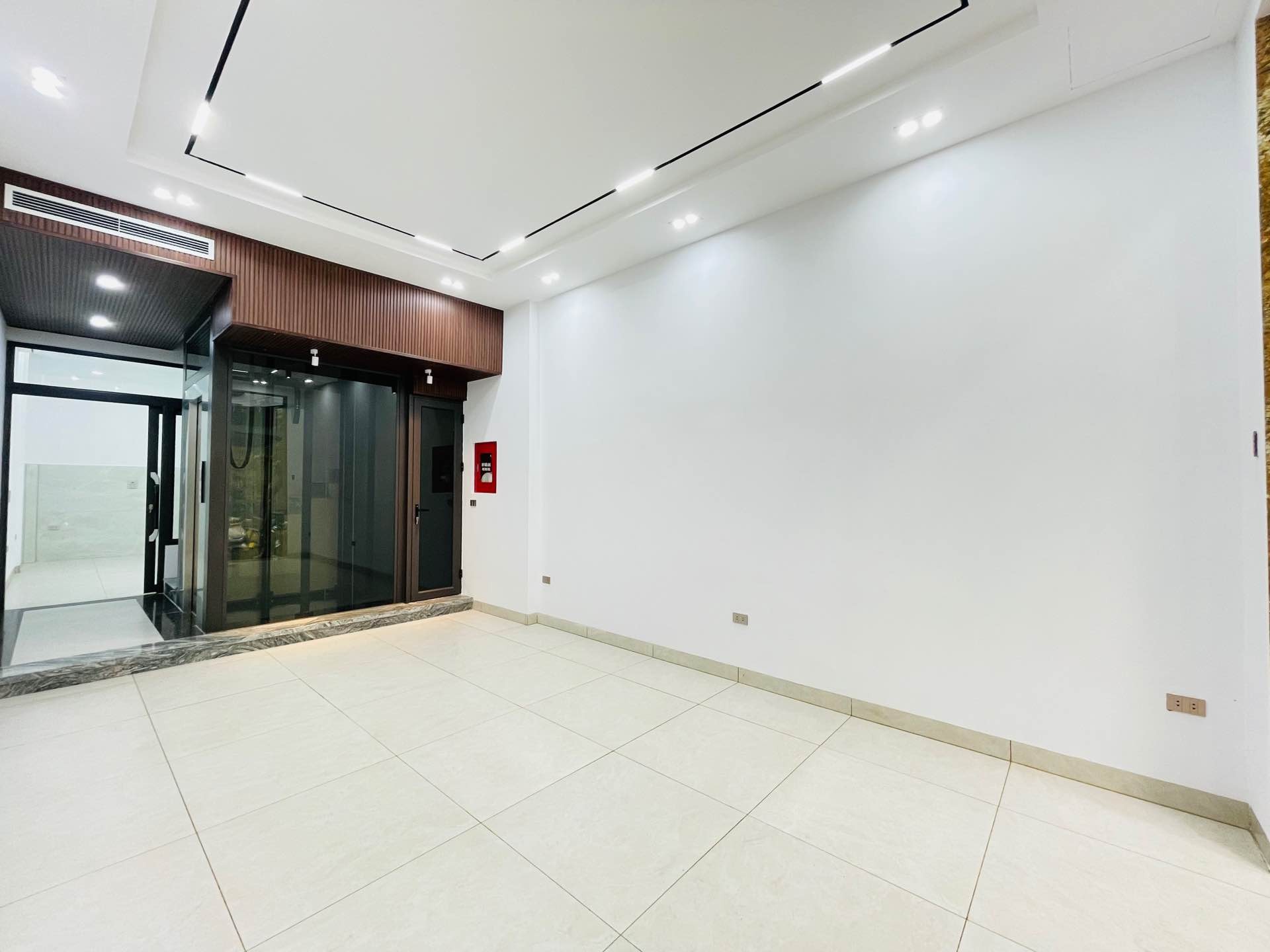 Bán nhà Tây Sơn - diện tích 65m2 5 tầng - ô tô tránh vào nhà - giá 25,7 tỷ