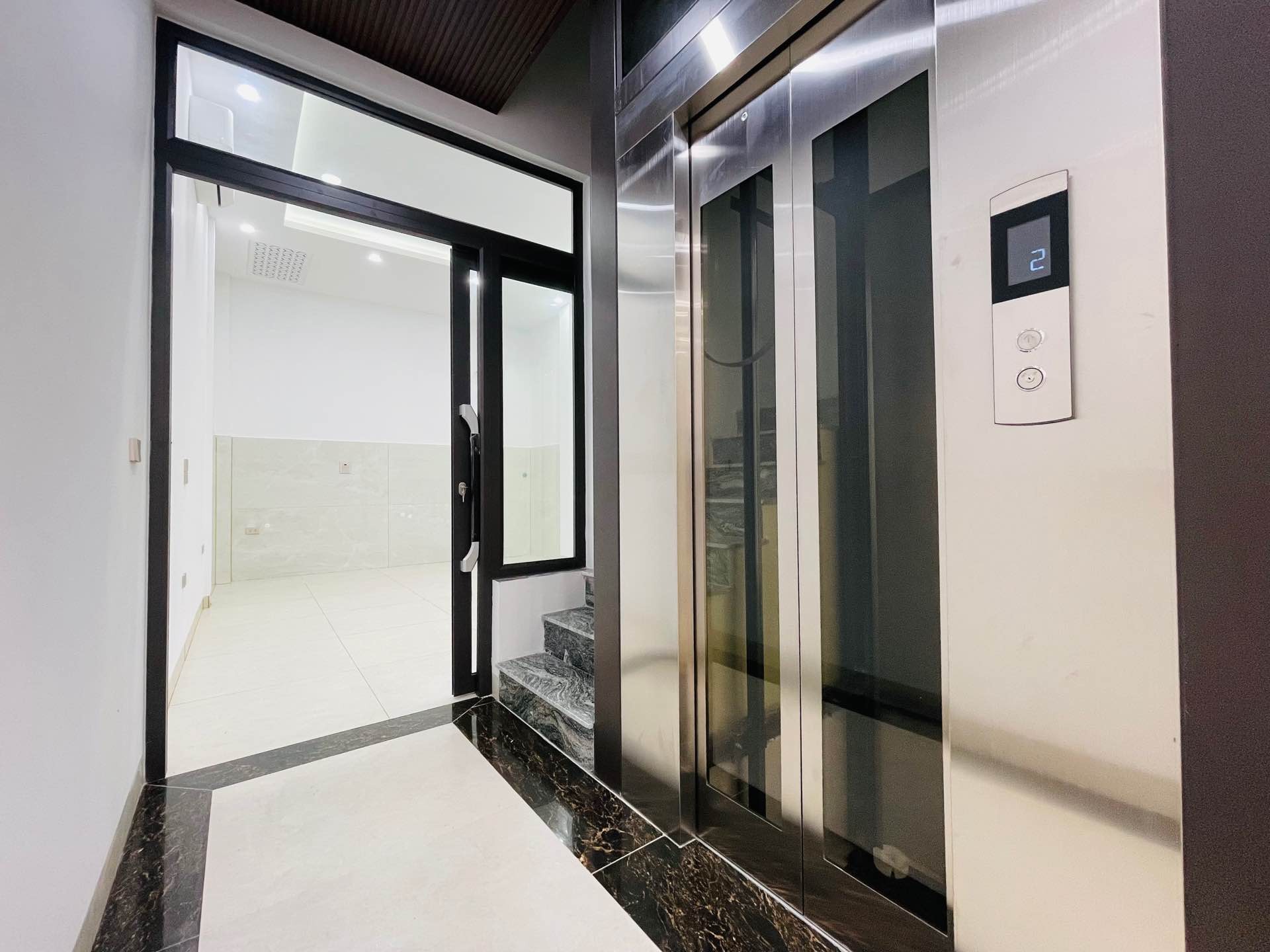 Bán nhà Tây Sơn - diện tích 65m2 5 tầng - ô tô tránh vào nhà - giá 25,7 tỷ