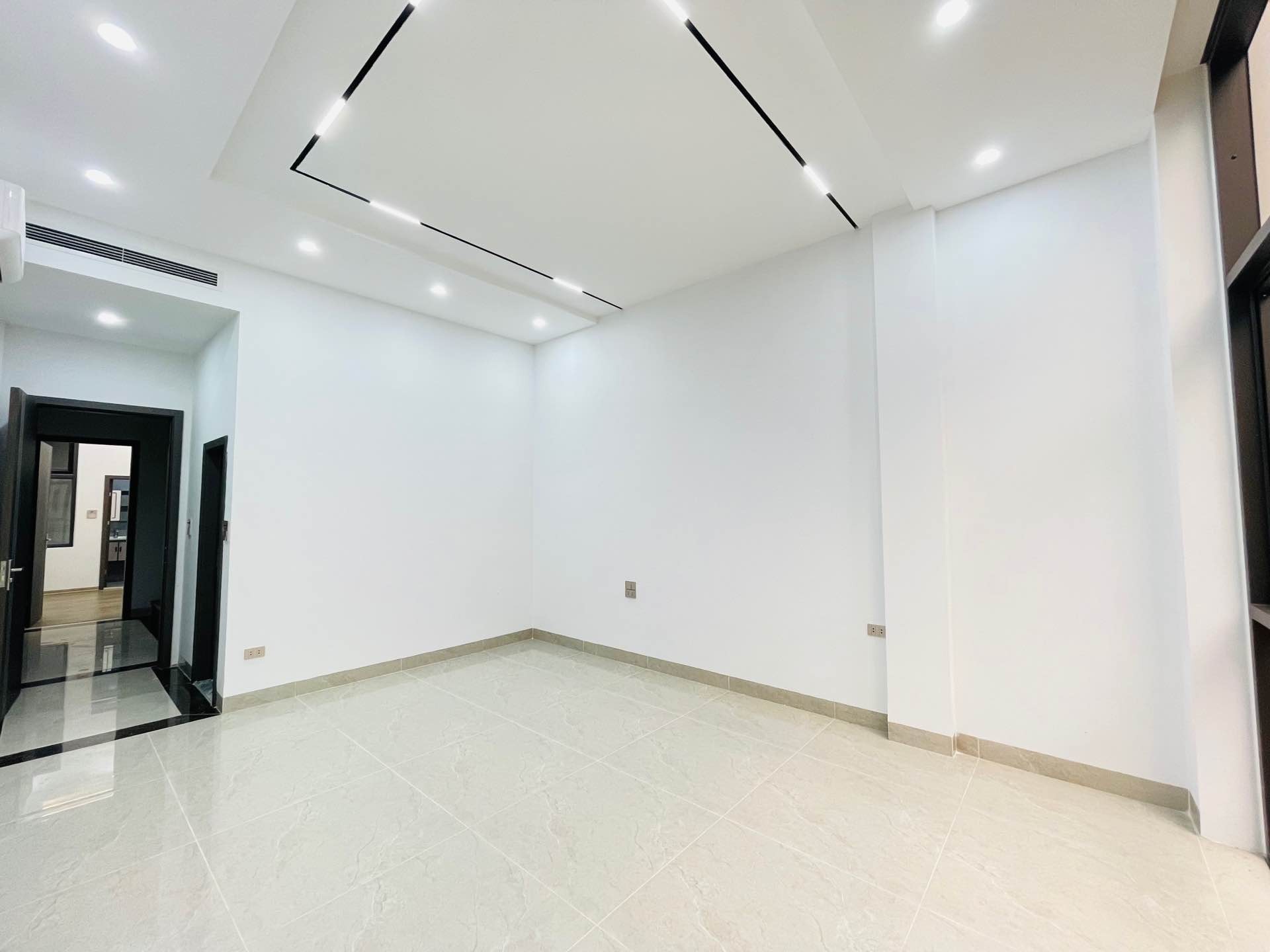 Bán nhà Tây Sơn - diện tích 65m2 5 tầng - ô tô tránh vào nhà - giá 25,7 tỷ