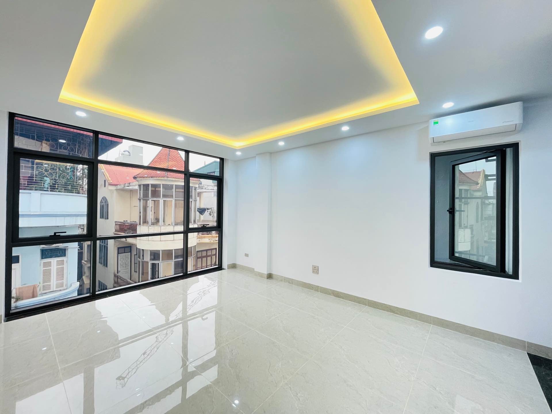 Bán nhà Tây Sơn - diện tích 65m2 5 tầng - ô tô tránh vào nhà - giá 25,7 tỷ