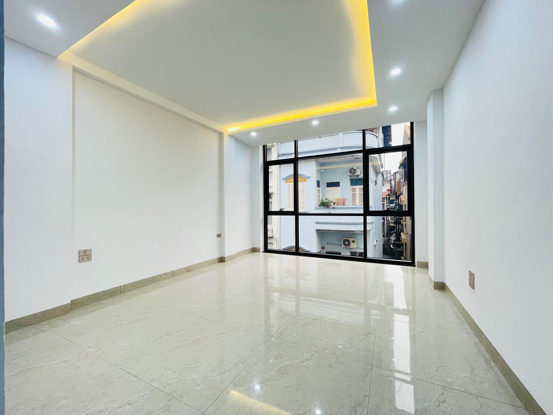 Bán nhà Tây Sơn - diện tích 65m2 5 tầng - ô tô tránh vào nhà - giá 25,7 tỷ