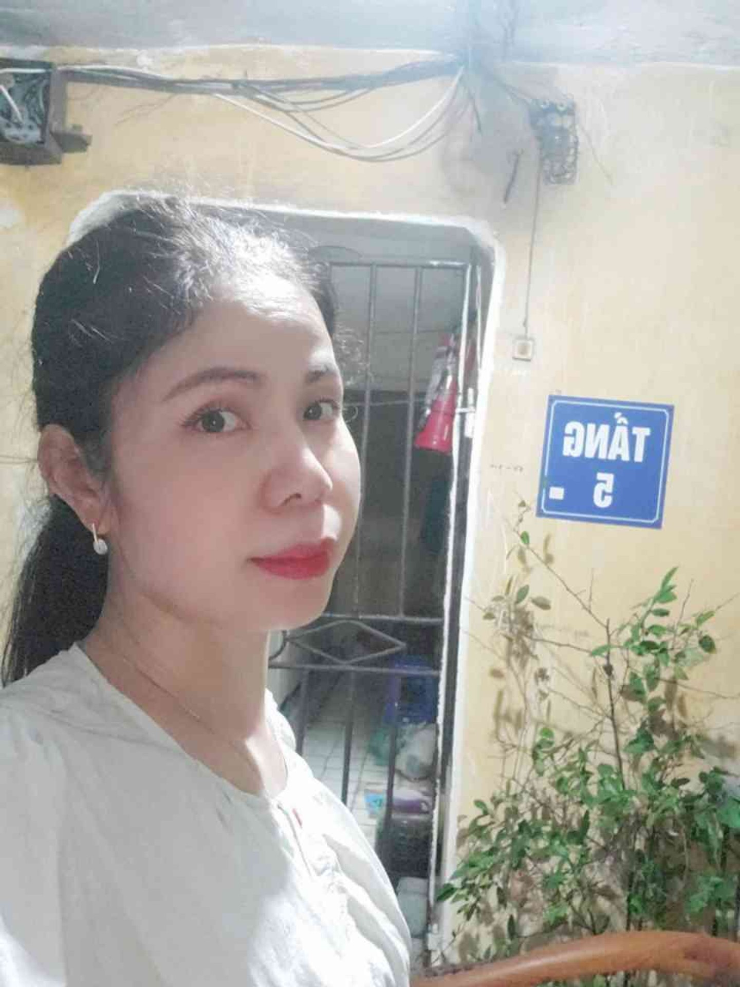 Bán nhà Quỳnh Mai - diện tích 36m2 5 tầng - Ô tô dừng đỗ chân cầu thang - giá 3,99 tỷ