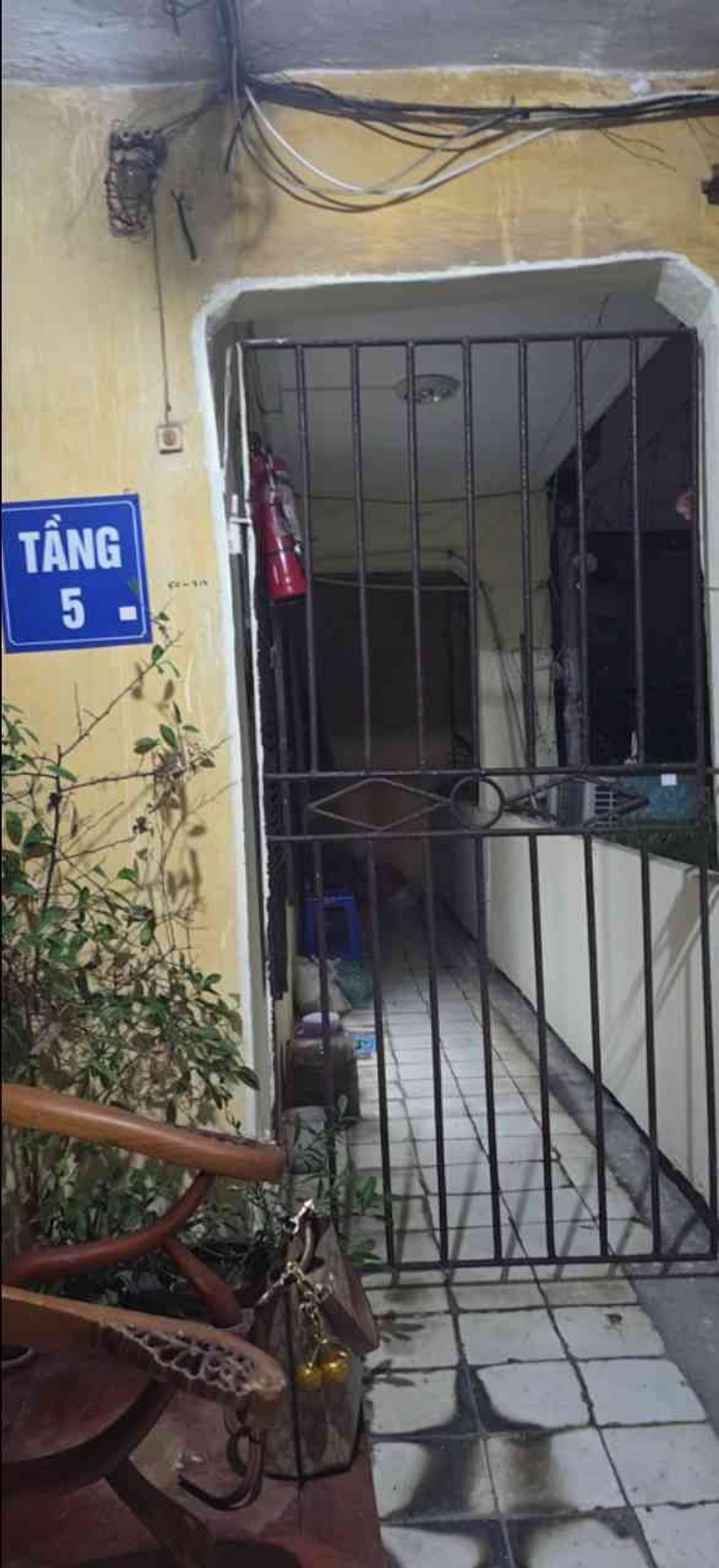 Bán nhà Quỳnh Mai - diện tích 36m2 5 tầng - Ô tô dừng đỗ chân cầu thang - giá 3,99 tỷ