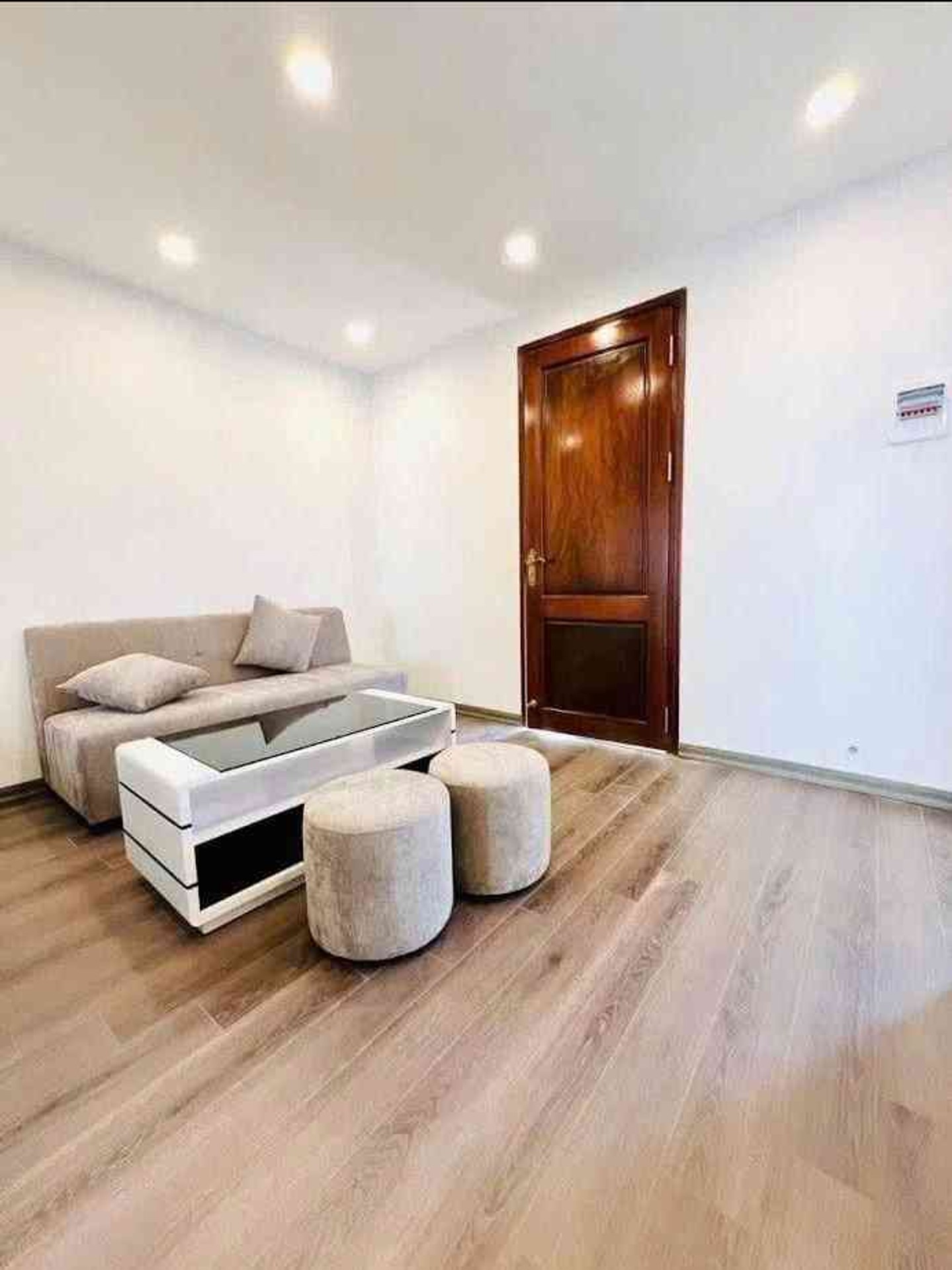Bán nhà Quỳnh Mai - diện tích 36m2 5 tầng - Ô tô dừng đỗ chân cầu thang - giá 3,99 tỷ
