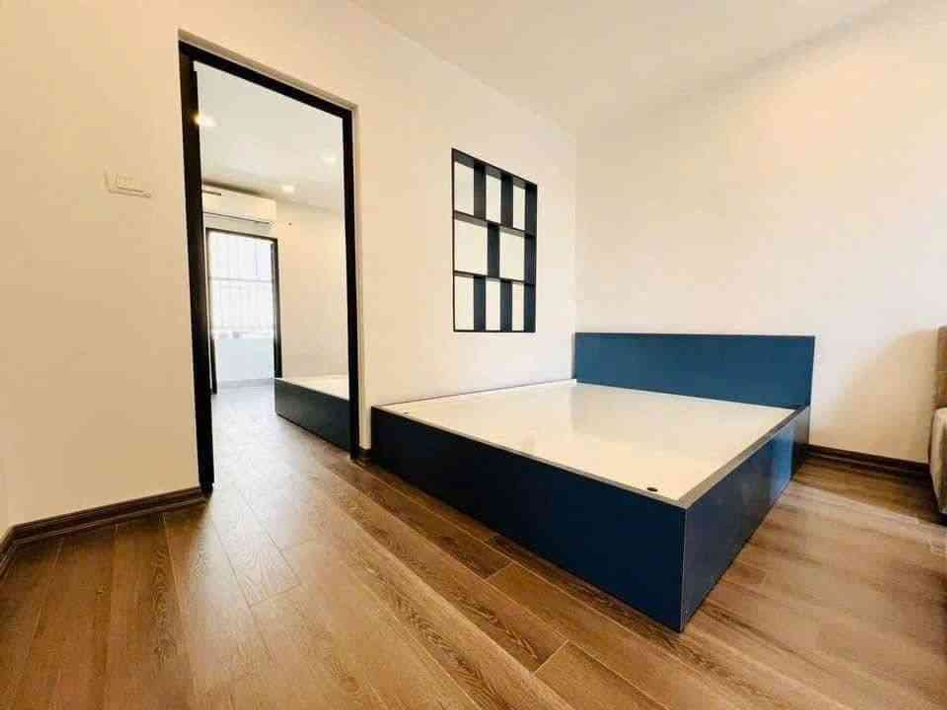 Bán nhà Quỳnh Mai - diện tích 36m2 5 tầng - Ô tô dừng đỗ chân cầu thang - giá 3,99 tỷ