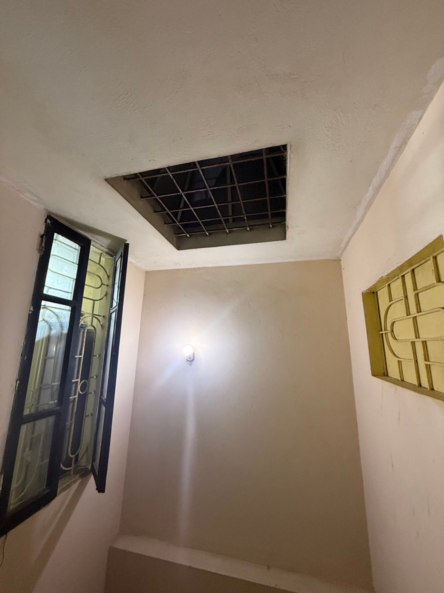 Bán nhà Trương Định - diện tích 28m2 5 tầng - Ô tô tải đỗ cửa - giá 9,6 tỷ