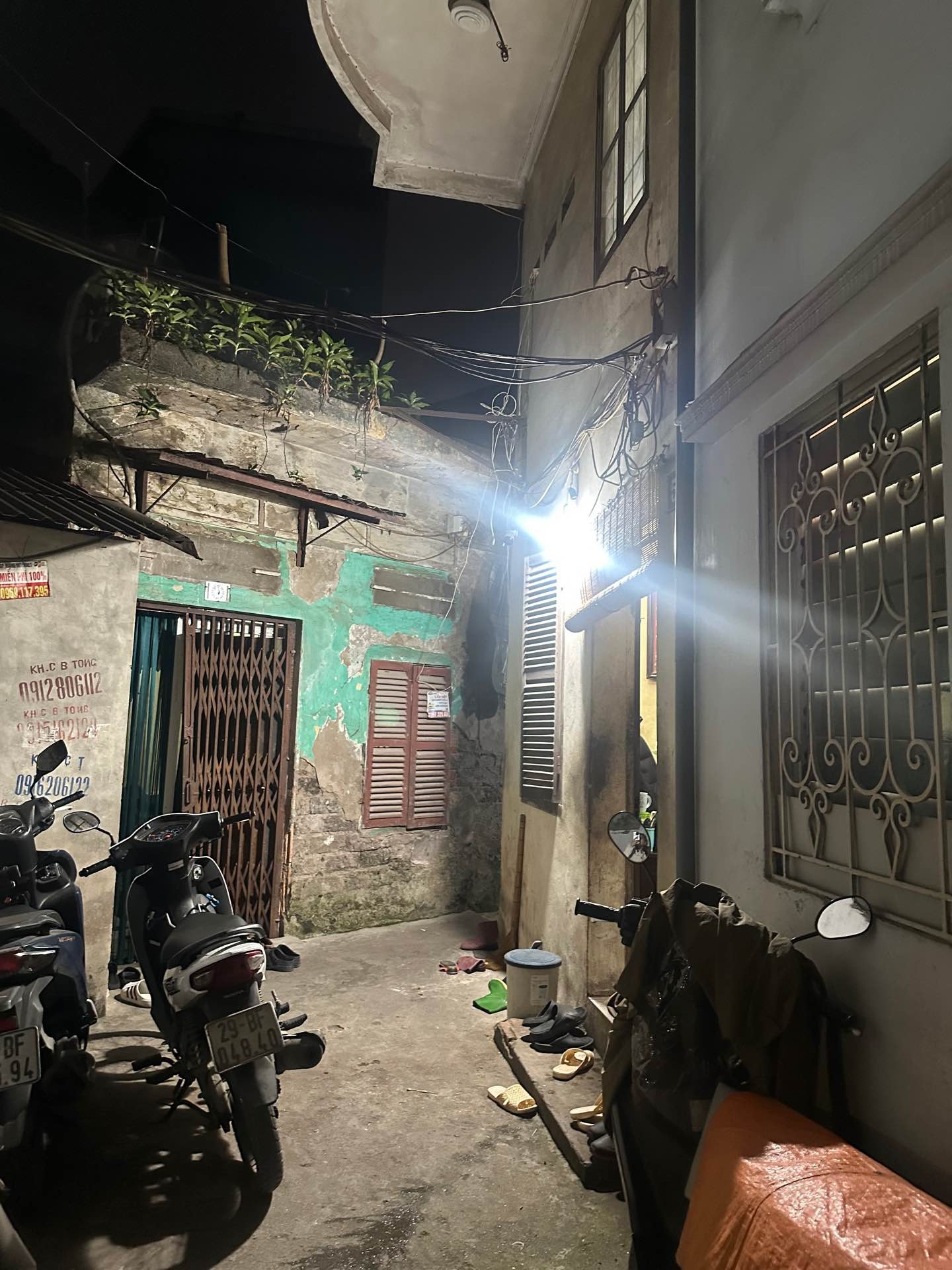 Bán nhà Hai Bà Trưng - diện tích 38m2 2 tầng - Nhà 2 tầng rưỡi chủ đang ở - giá 7,6 tỷ