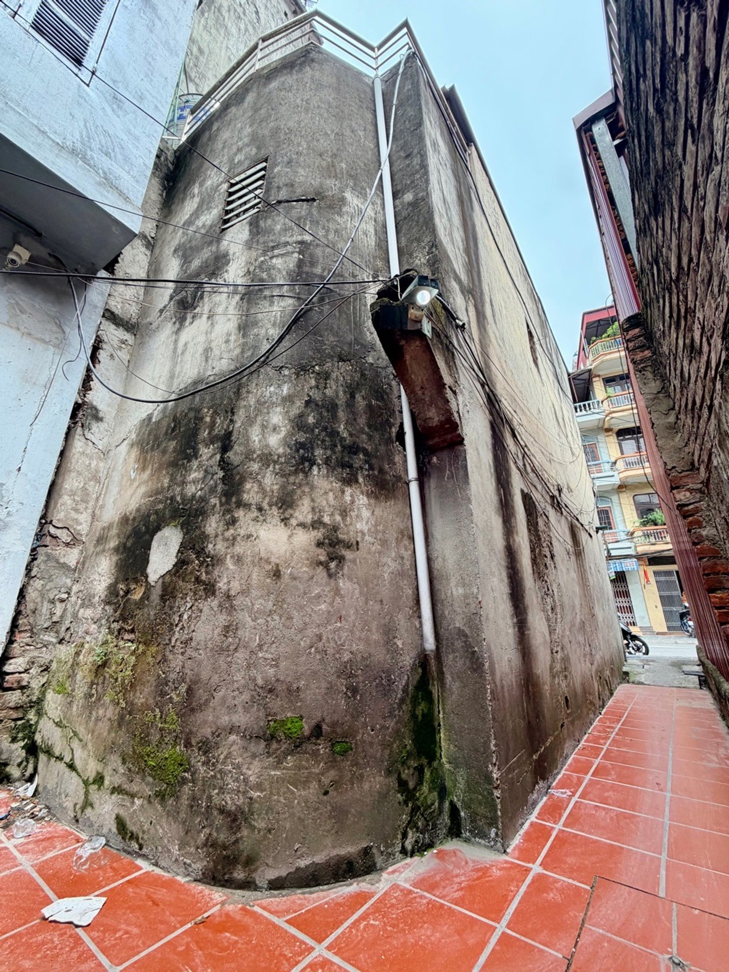 Bán nhà Trương Định - diện tích 33m2 2 tầng - ô tô tránh - giá 12,65 tỷ