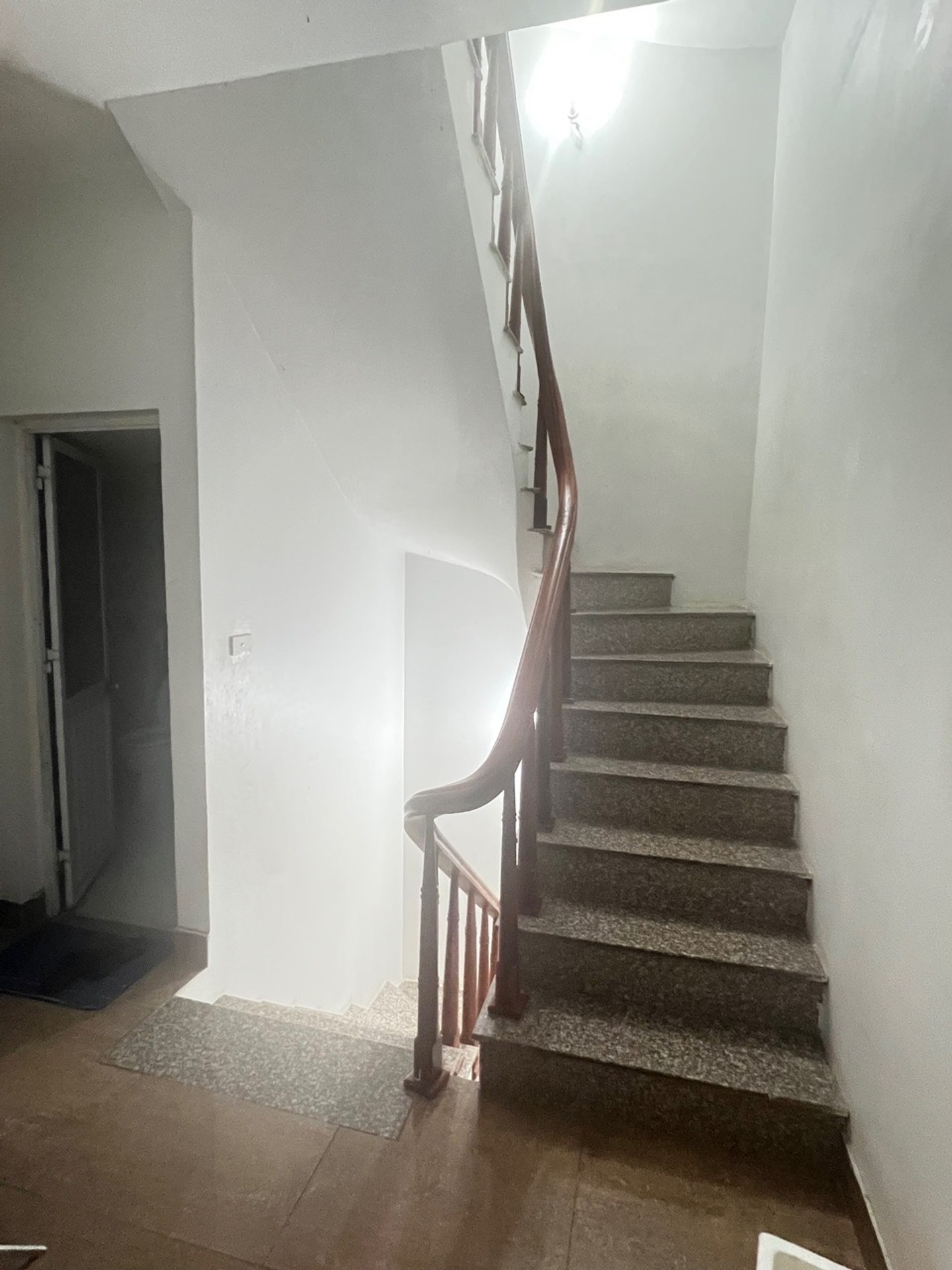 Bán nhà Hoàng Mai - diện tích 37m2 5 tầng - Nhà 5 tầng ở luôn - giá 7,99 tỷ
