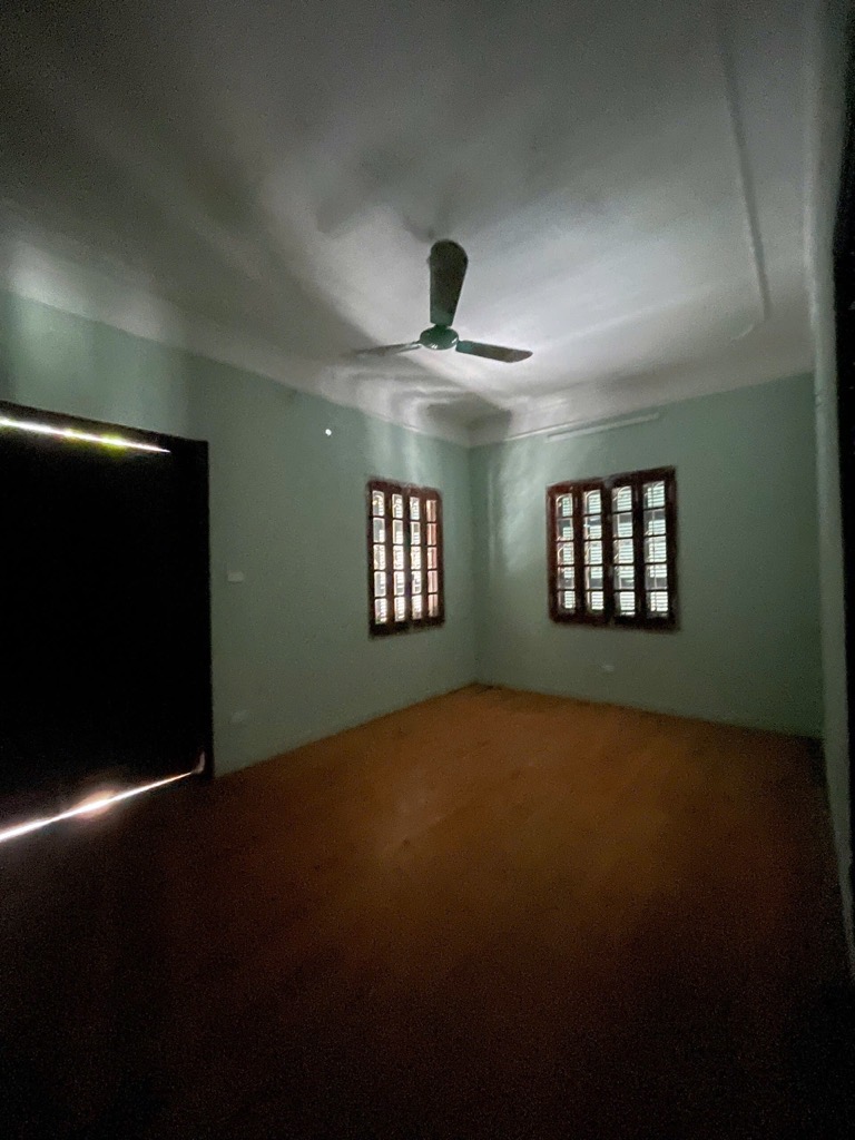 Bán nhà Hào Nam - diện tích 195m2 4 tầng - vị trí đẹp, gần Hồ - giá 38,8 tỷ