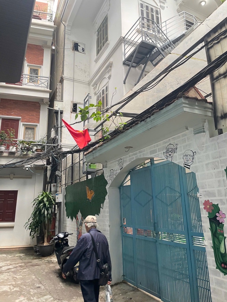 Bán nhà Hào Nam - diện tích 195m2 4 tầng - vị trí đẹp, gần Hồ - giá 38,8 tỷ