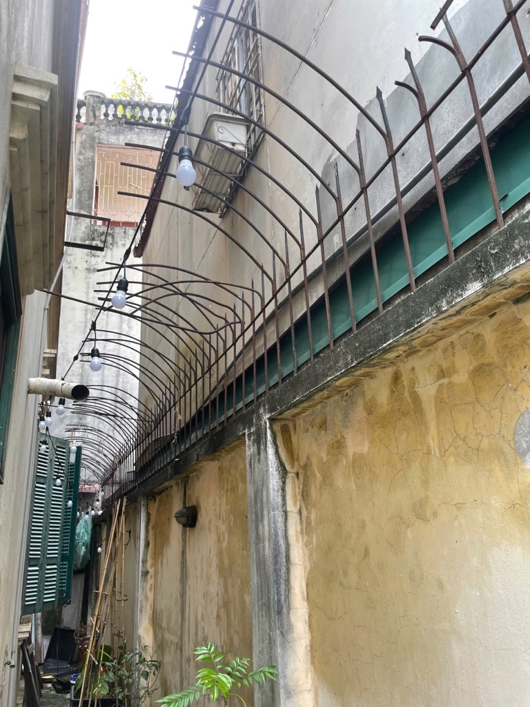 Bán nhà Hào Nam - diện tích 195m2 4 tầng - vị trí đẹp, gần Hồ - giá 38,8 tỷ