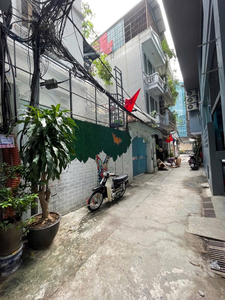 Bán nhà Hào Nam - diện tích 195m2 4 tầng - vị trí đẹp, gần Hồ - giá 38,8 tỷ