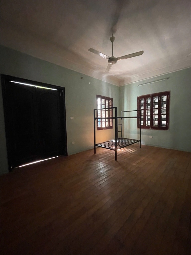 Bán nhà Hào Nam - diện tích 195m2 4 tầng - vị trí đẹp, gần Hồ - giá 38,8 tỷ