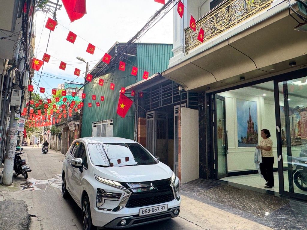Bán nhà Tân Mai - diện tích 71m2 6 tầng - Ô TÔ TRÁNH - giá 23,5 tỷ