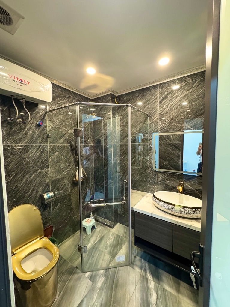 Bán nhà Tân Mai - diện tích 71m2 6 tầng - Ô TÔ TRÁNH - giá 23,5 tỷ