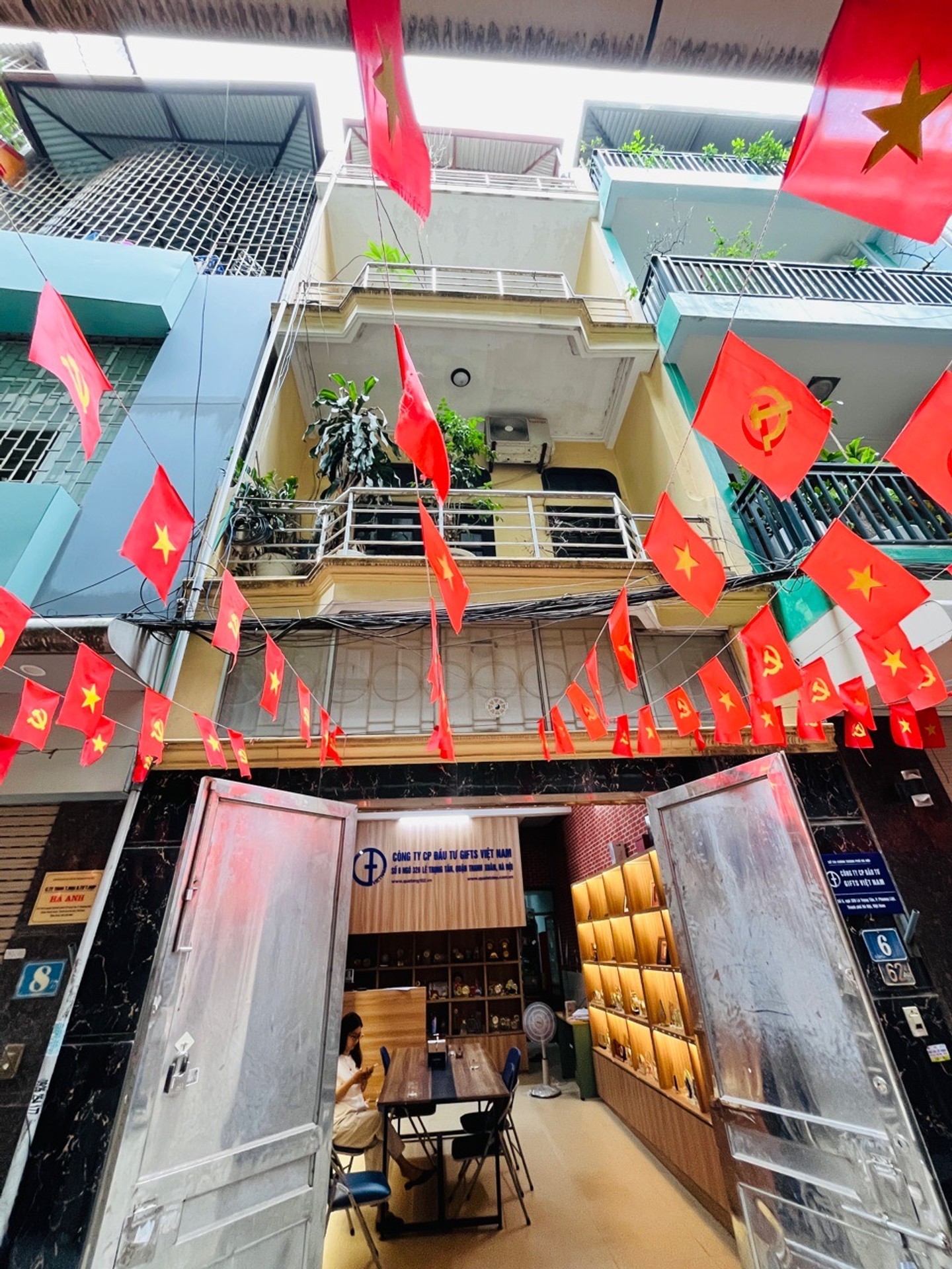 Bán nhà Lê Trọng Tấn - diện tích 55m2 4 tầng - Ô tô đỗ cửa - giá 23,5 tỷ
