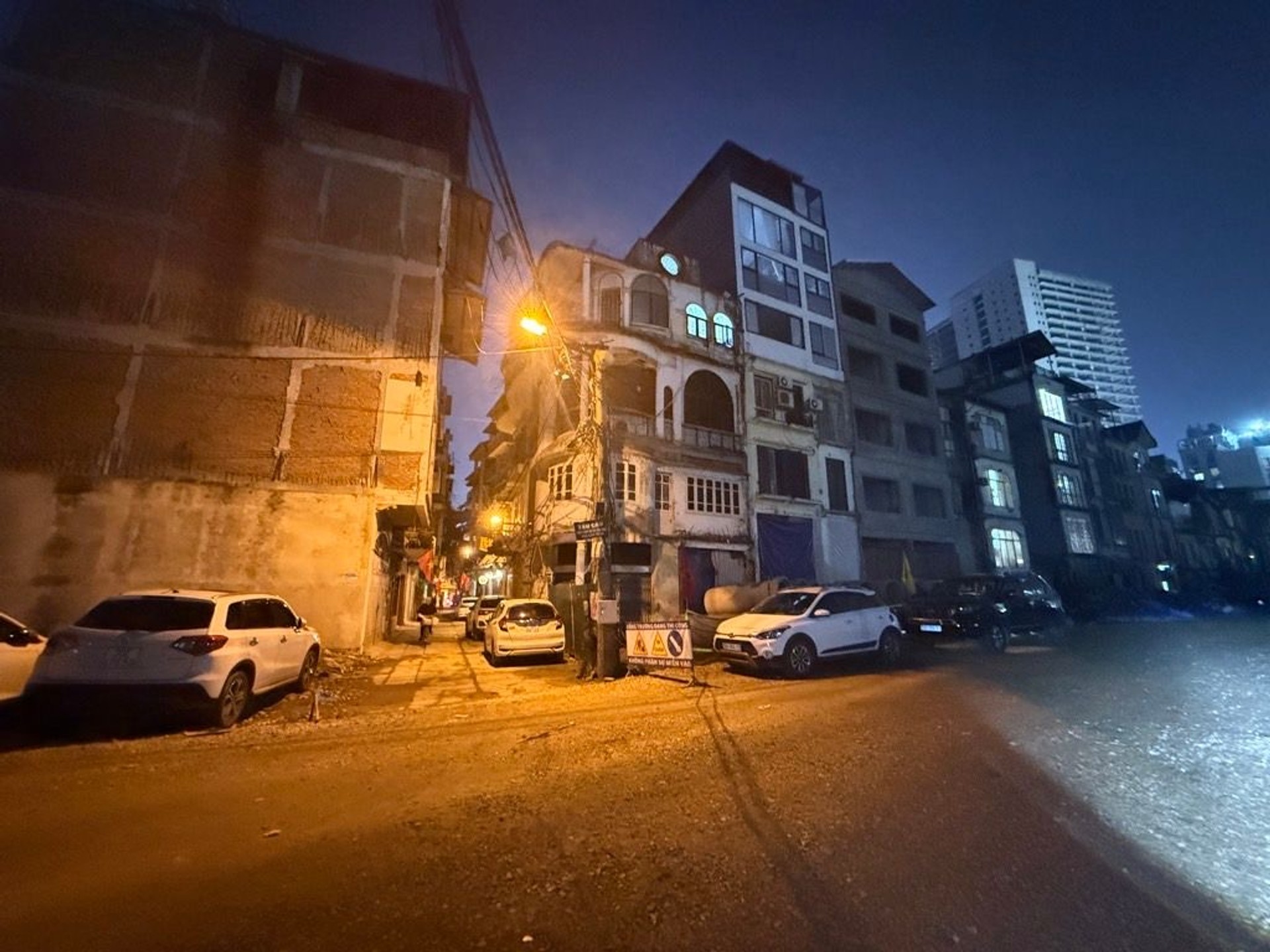 Bán nhà Nguyễn Phúc Lai - diện tích 60m2 5 tầng - ô tô đỗ cửa - giá 29,3 tỷ