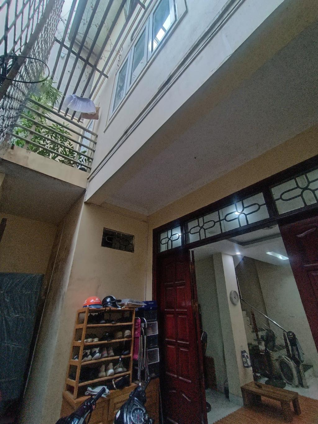 Bán nhà Hai Bà Trưng - diện tích 41m2 4 tầng - Ô tô đỗ gần - giá 6,6 tỷ