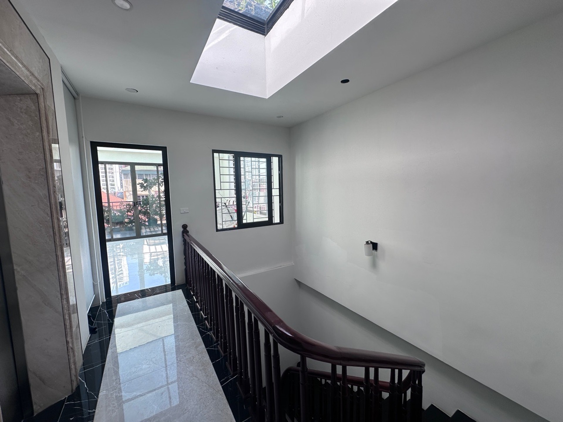 Bán nhà Lạc Trung - diện tích 86m2 6 tầng - Mặt tiền khủng, gara ô tô - giá 37,9 tỷ